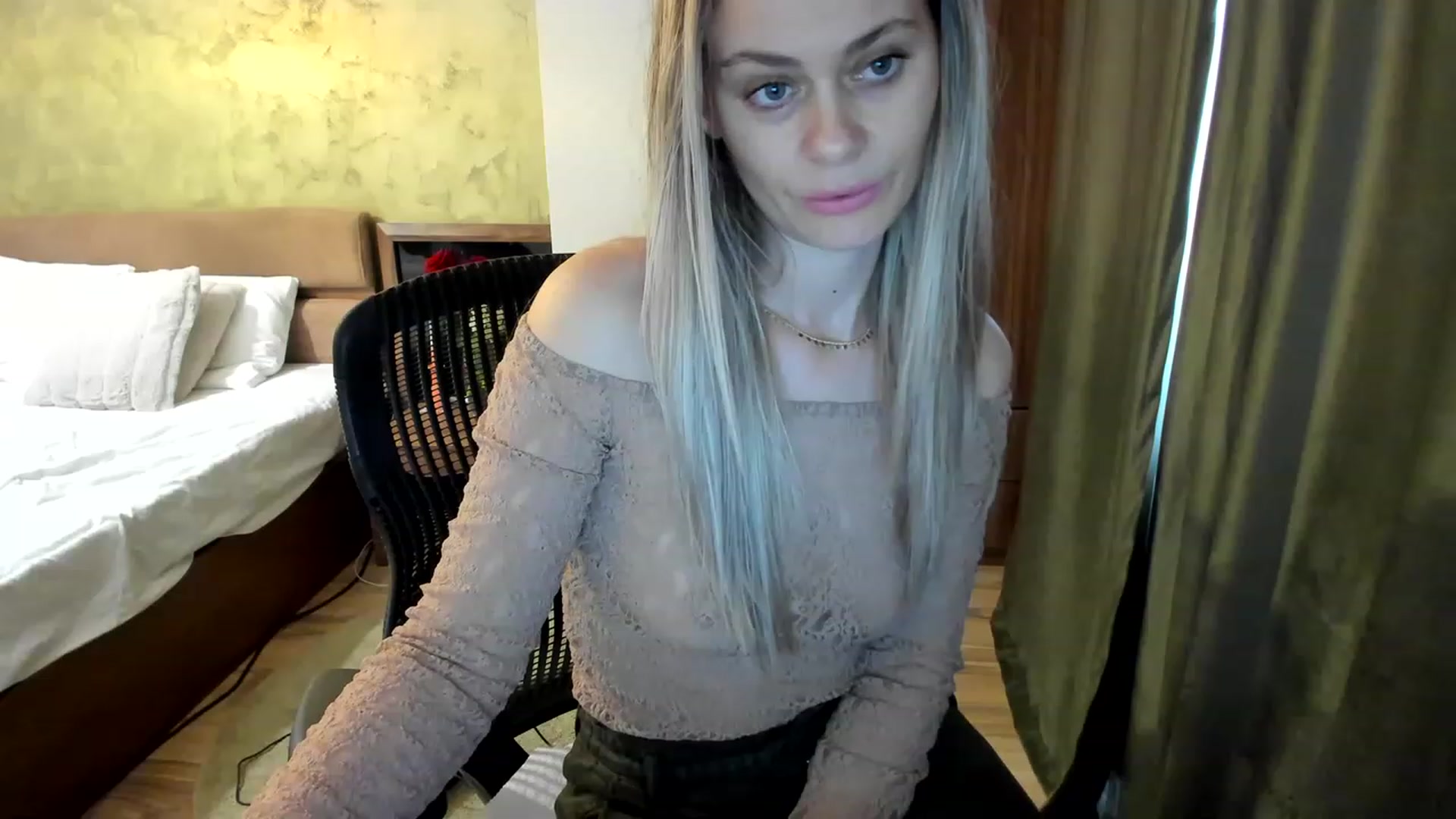 Gallery image thumbnail from DebraPaige's myfreecams stream on, 03/09/2023, 13:36 image 11 of 20