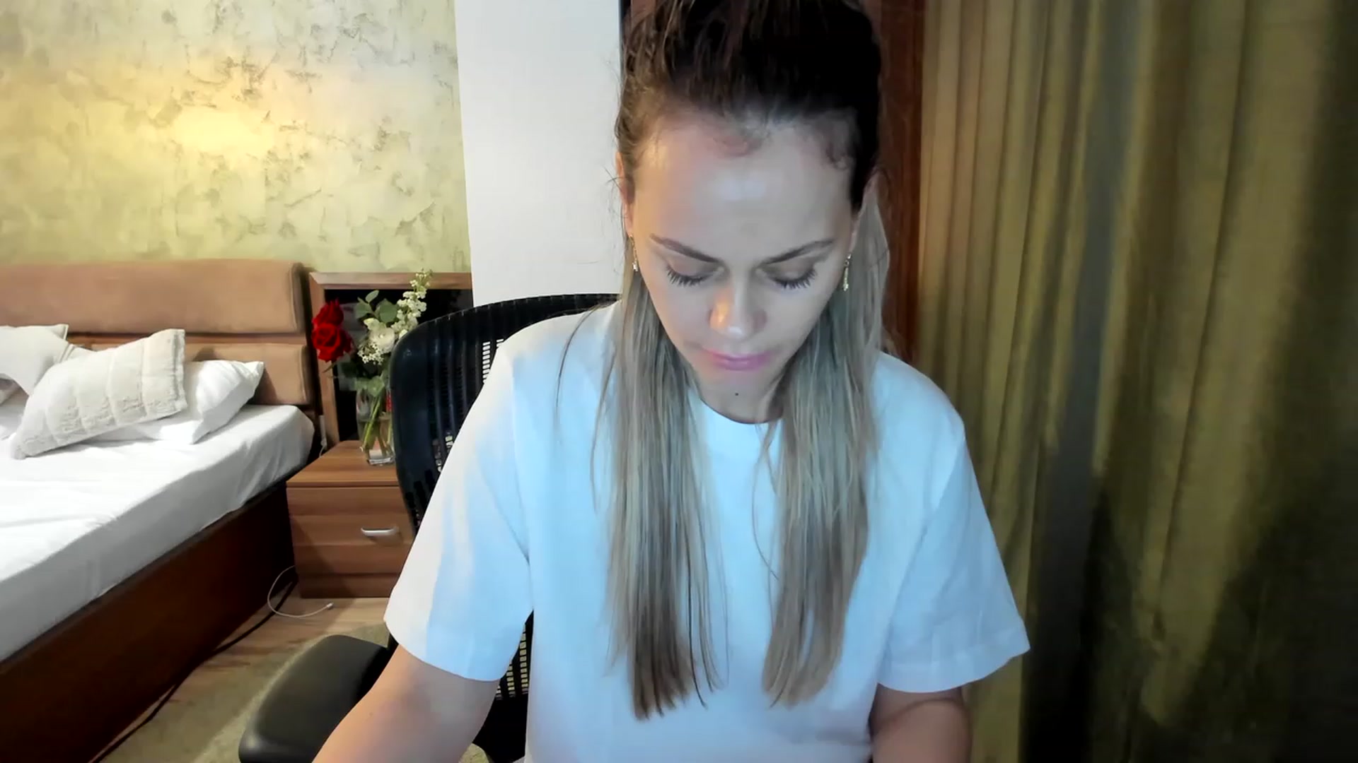 Gallery image thumbnail from DebraPaige's myfreecams stream on, 03/13/2023, 10:30 image 16 of 20