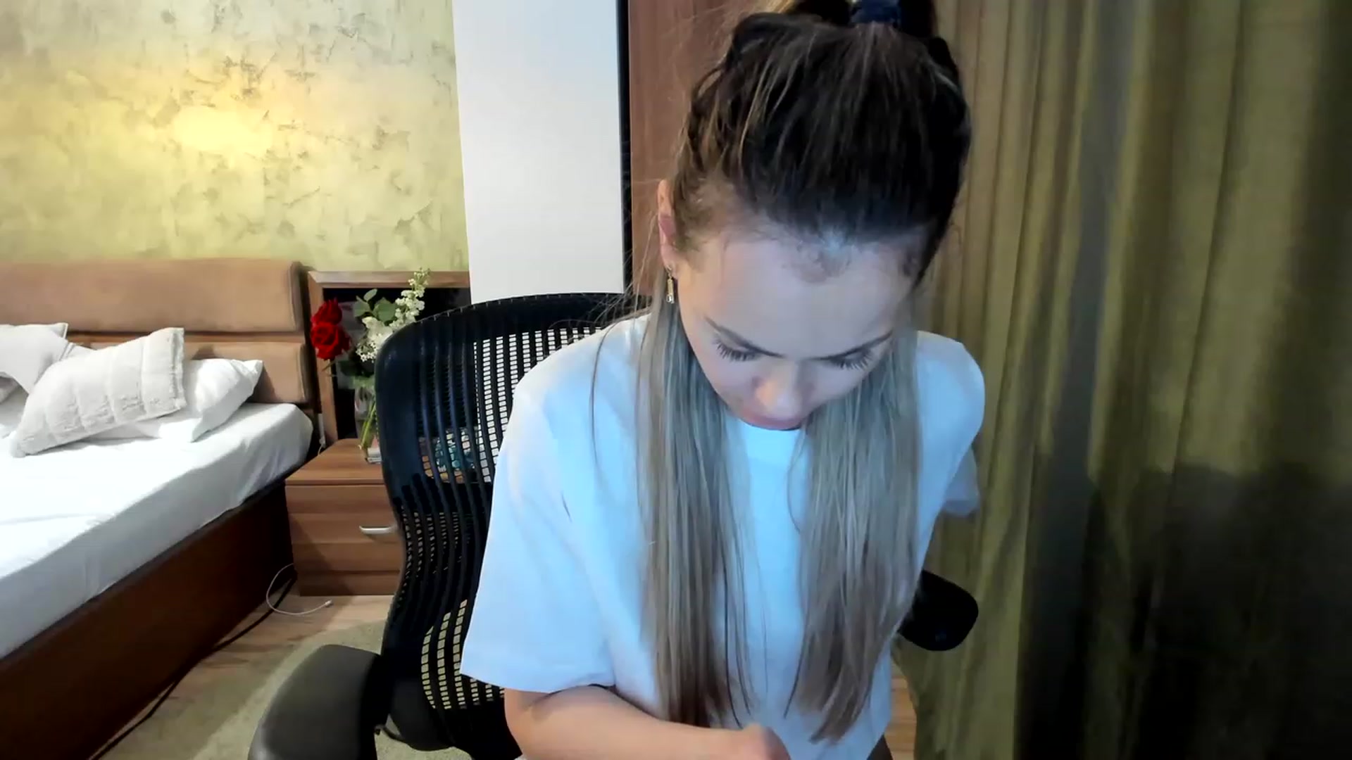 Gallery image thumbnail from DebraPaige's myfreecams stream on, 03/13/2023, 10:30 image 13 of 20