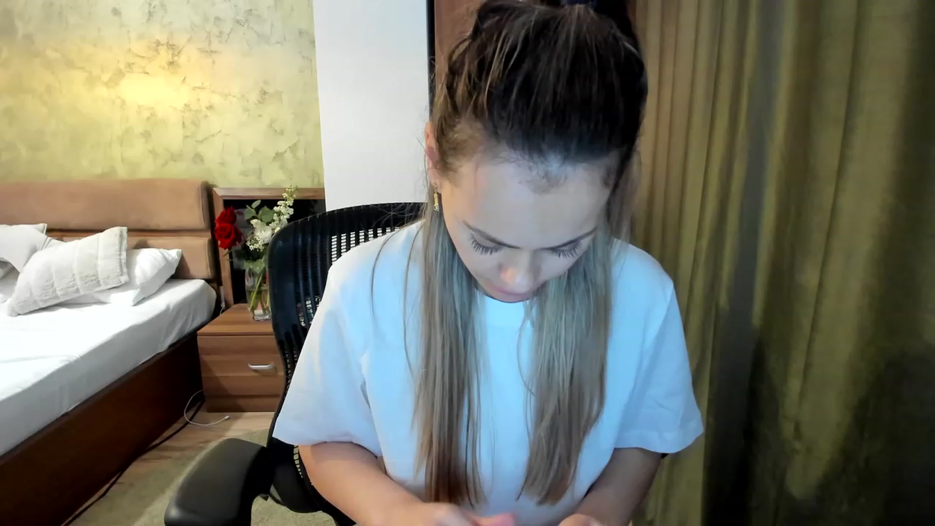 Gallery image thumbnail from DebraPaige's myfreecams stream on, 03/13/2023, 10:30 image 14 of 20