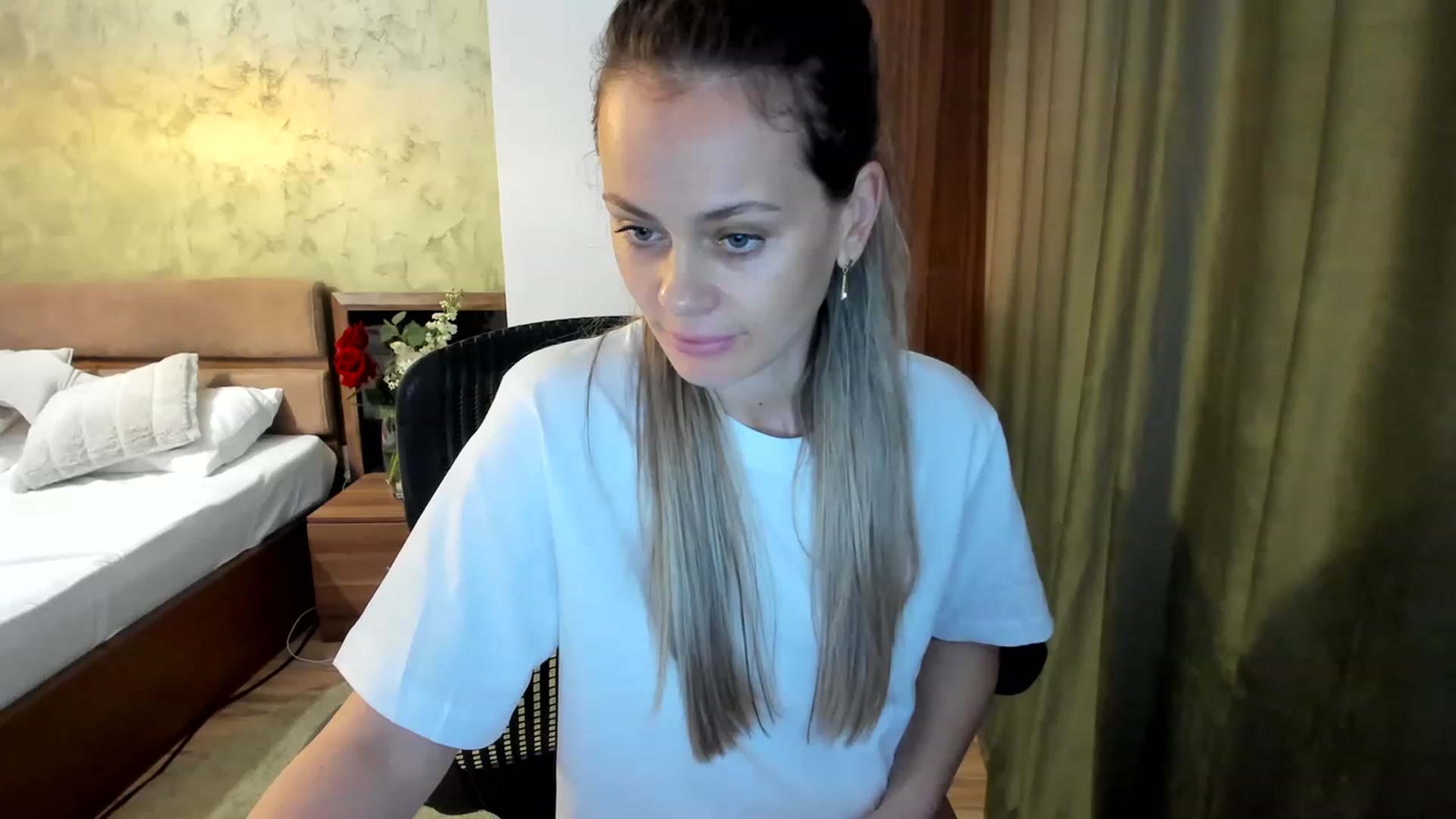 Gallery image thumbnail from DebraPaige's myfreecams stream on, 03/13/2023, 10:30 image 12 of 20