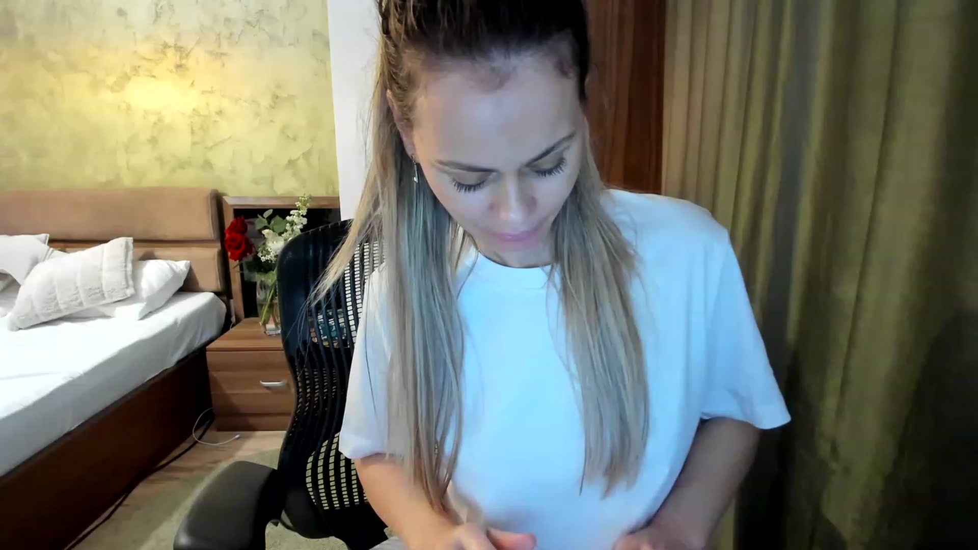 Gallery image thumbnail from DebraPaige's myfreecams stream on, 03/13/2023, 10:30 image 17 of 20