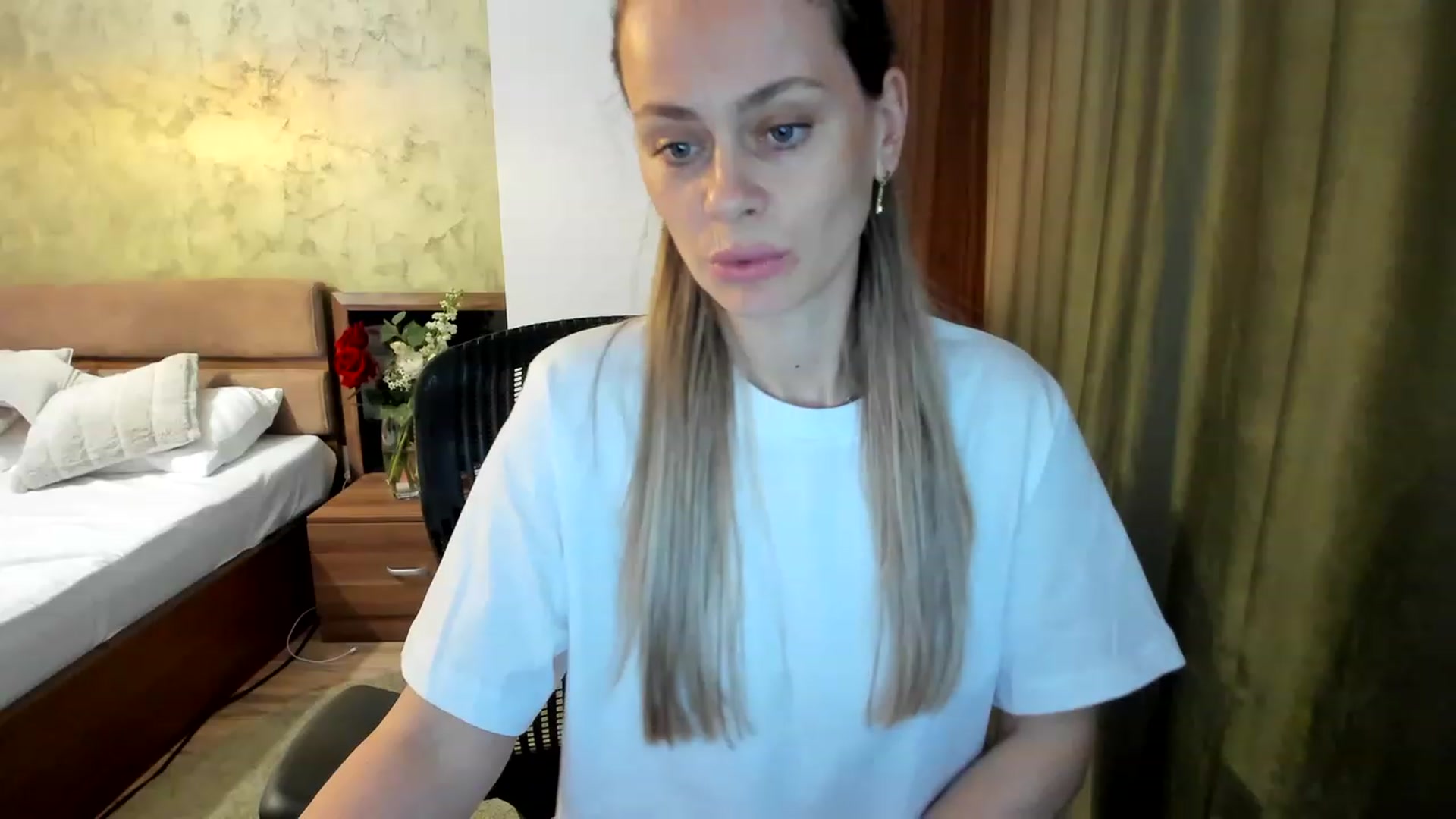 Gallery image thumbnail from DebraPaige's myfreecams stream on, 03/13/2023, 10:30 image 10 of 20