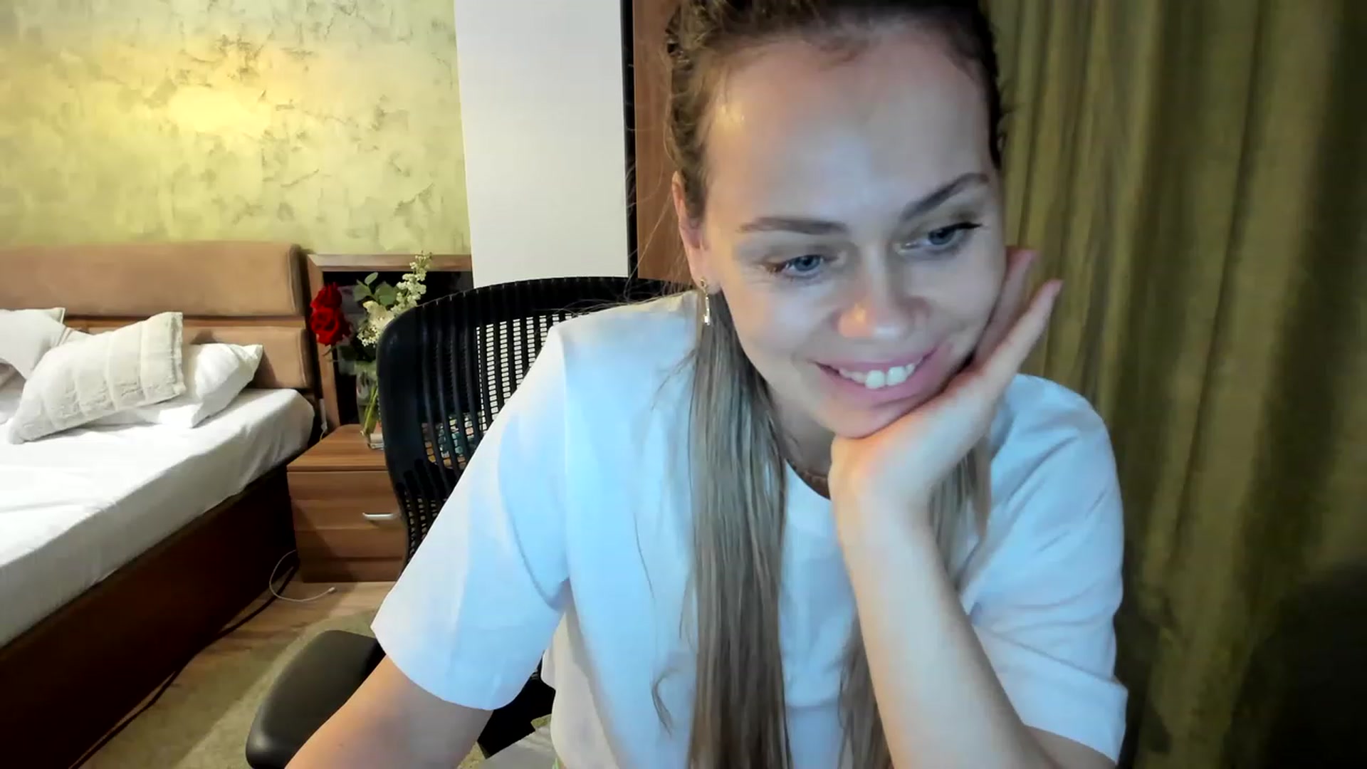 Gallery image thumbnail from DebraPaige's myfreecams stream on, 03/13/2023, 11:39 image 2 of 20