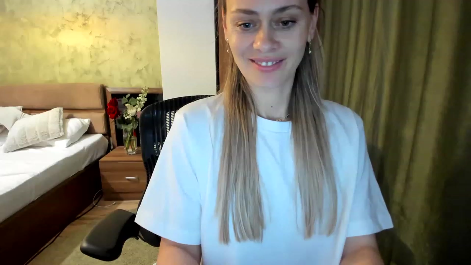 Gallery image thumbnail from DebraPaige's myfreecams stream on, 03/13/2023, 11:39 image 5 of 20
