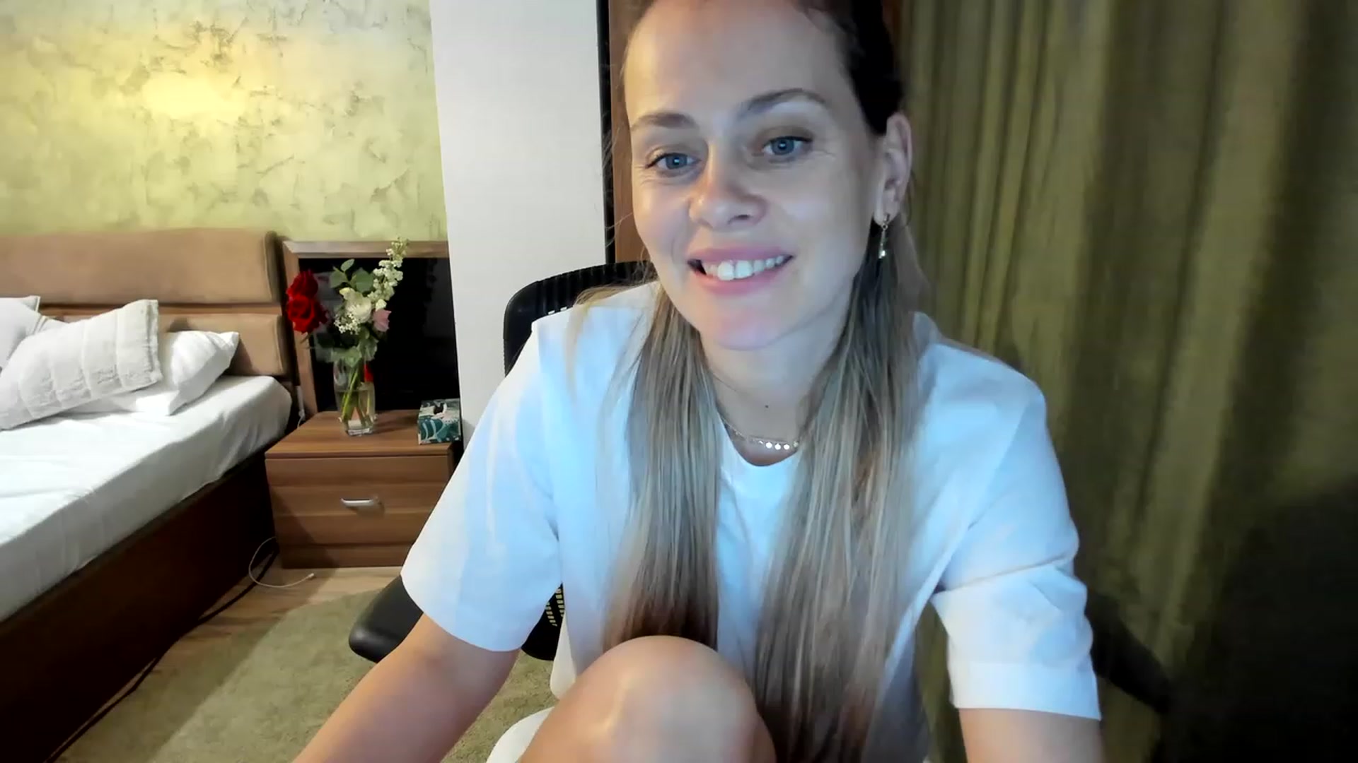 Gallery image thumbnail from DebraPaige's myfreecams stream on, 03/13/2023, 12:06 image 18 of 20