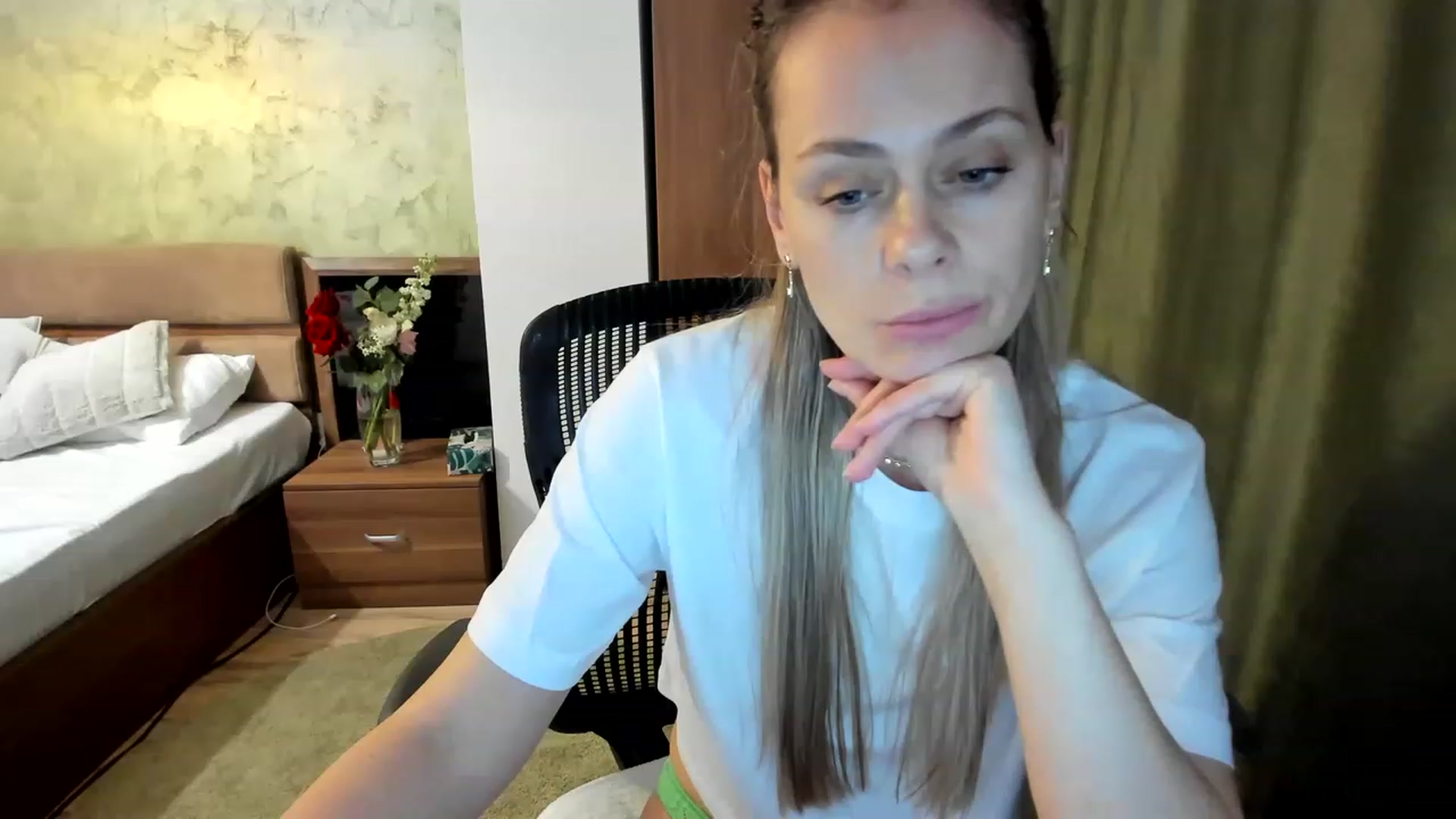 Gallery image thumbnail from DebraPaige's myfreecams stream on, 03/13/2023, 12:06 image 5 of 20