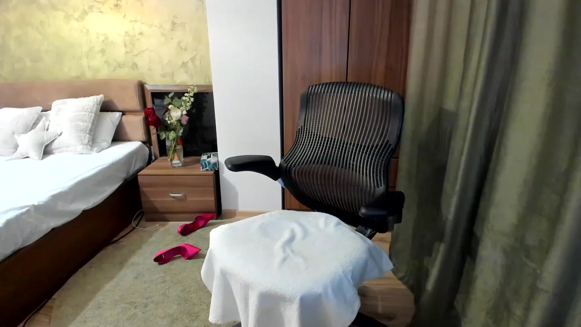 Gallery image thumbnail from DebraPaige's myfreecams stream on, 03/14/2023, 12:02 image 1 of 20
