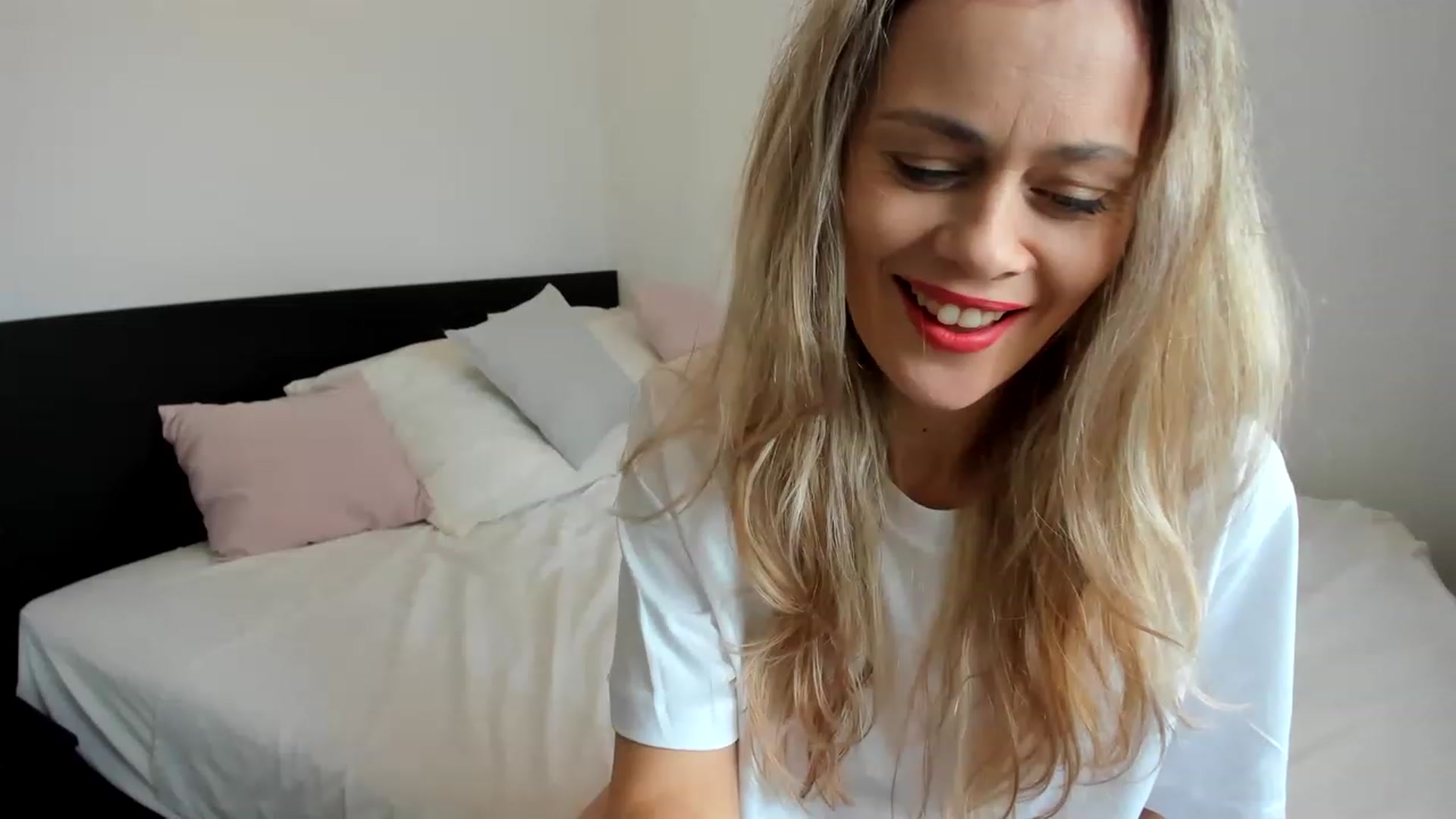 Gallery image thumbnail from DebraPaige's myfreecams stream on, 03/15/2023, 12:09 image 7 of 20