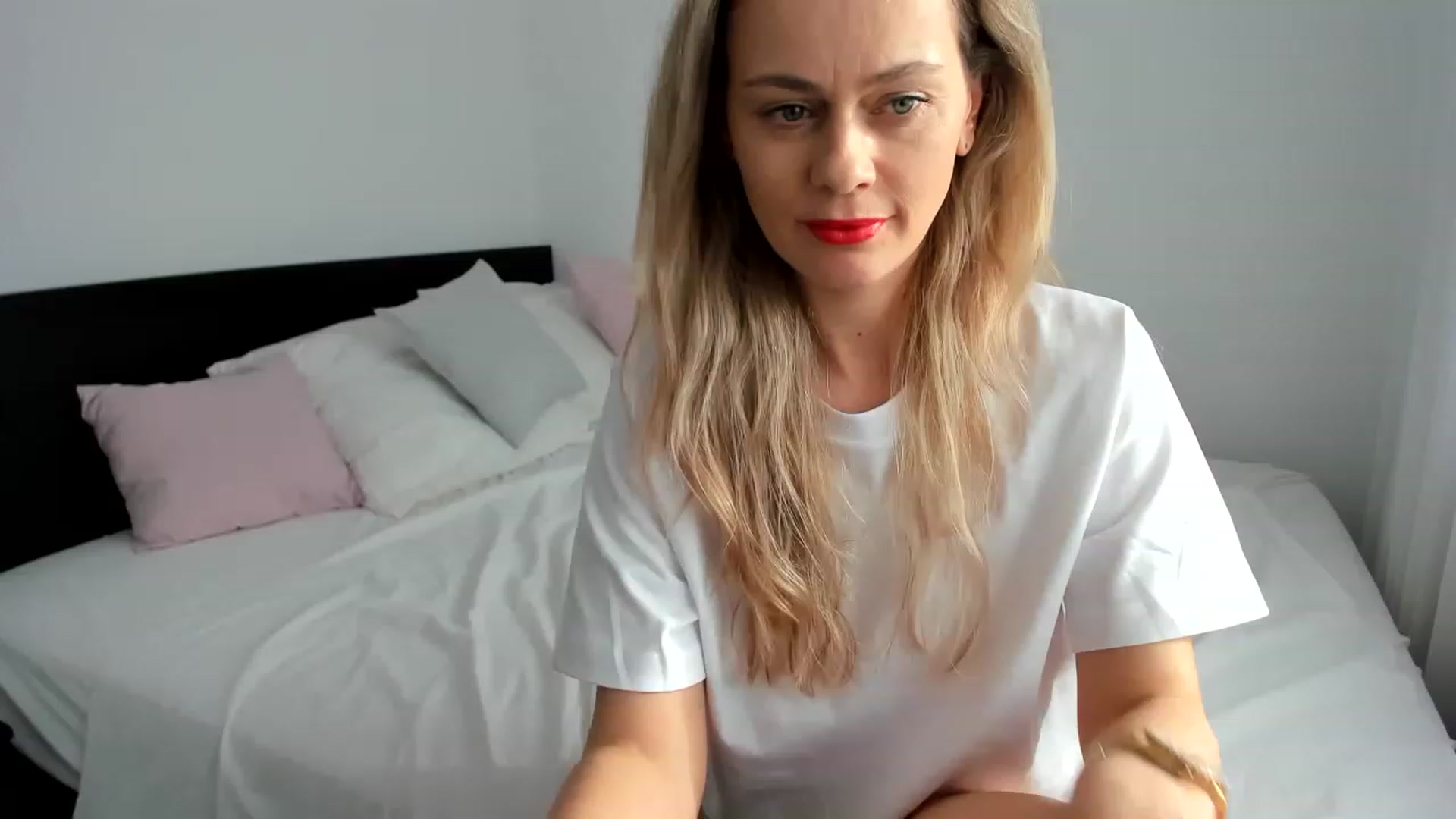 Gallery image thumbnail from DebraPaige's myfreecams stream on, 03/15/2023, 15:33 image 1 of 20