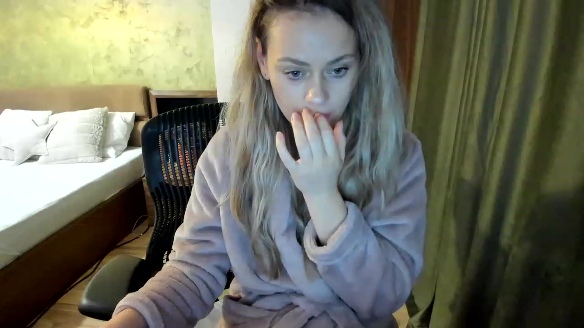 Gallery image thumbnail from DebraPaige's myfreecams stream on, 03/16/2023, 14:04 image 4 of 20