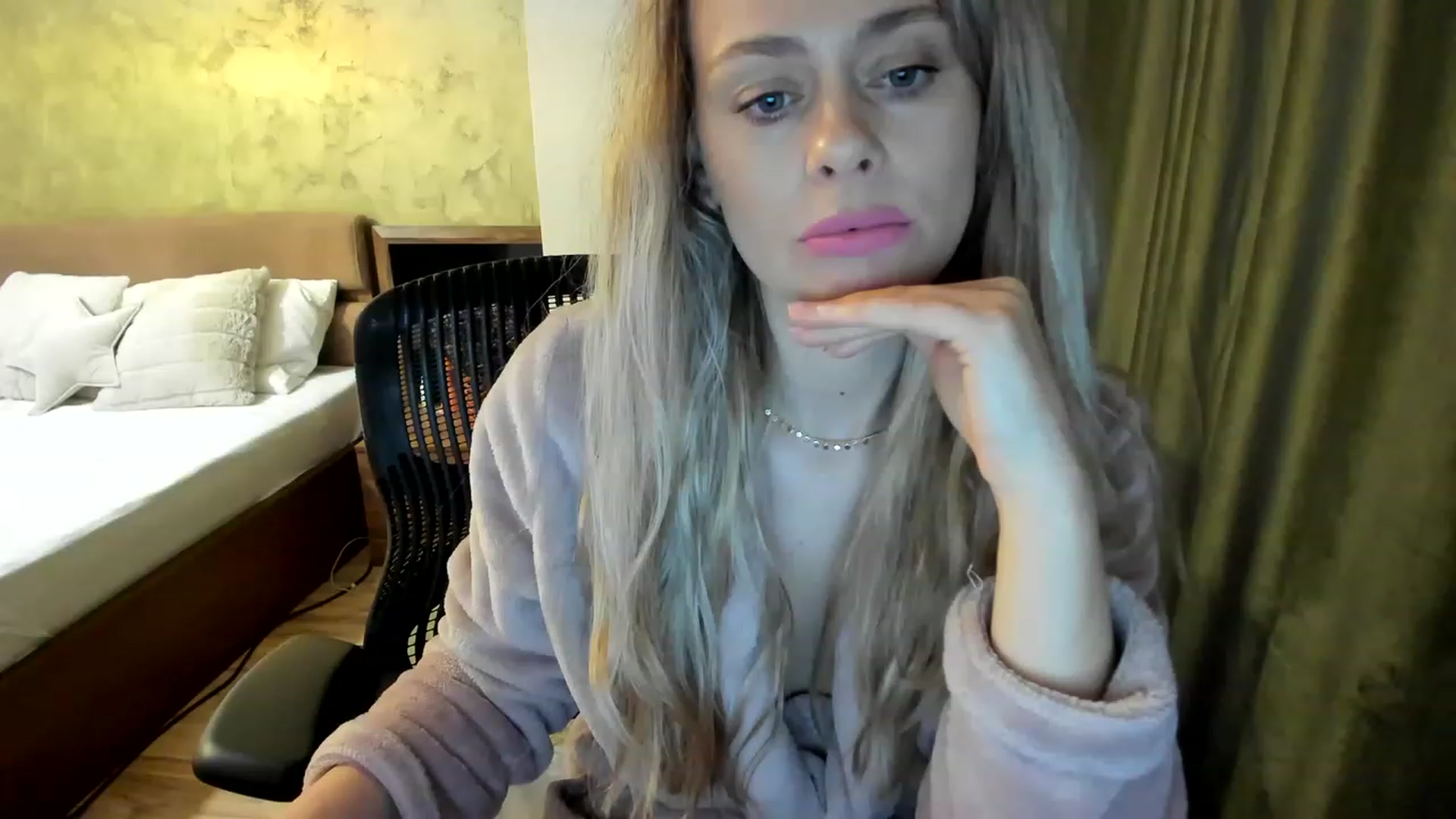 Gallery image thumbnail from DebraPaige's myfreecams stream on, 03/16/2023, 14:04 image 5 of 20