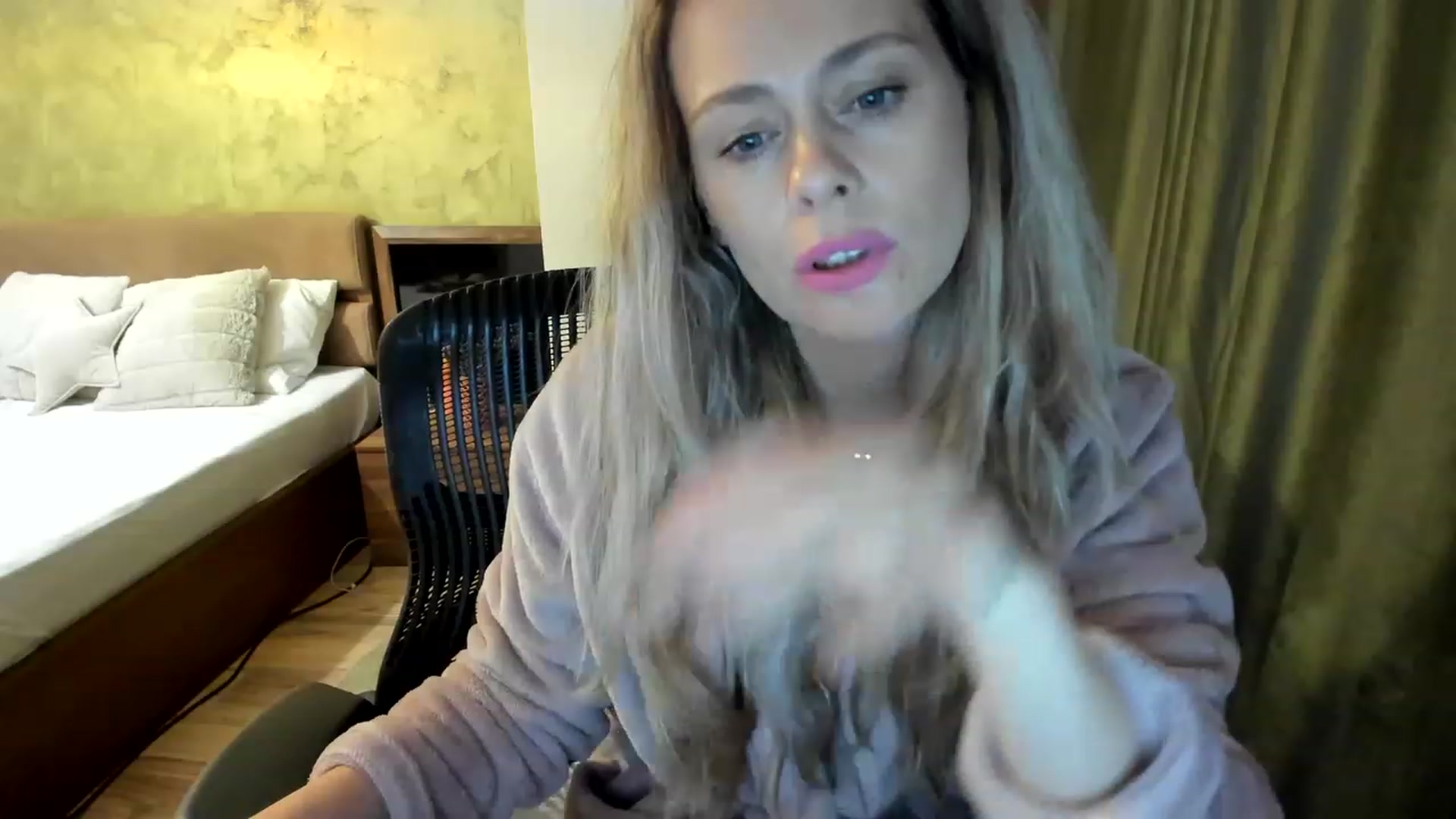 Gallery image thumbnail from DebraPaige's myfreecams stream on, 03/16/2023, 14:04 image 8 of 20