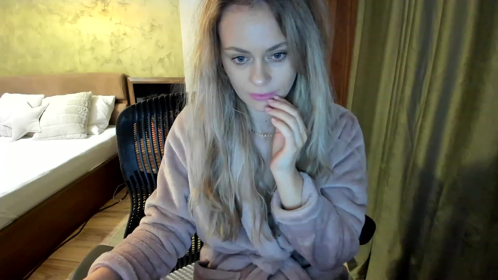 Gallery image thumbnail from DebraPaige's myfreecams stream on, 03/16/2023, 14:04 image 7 of 20