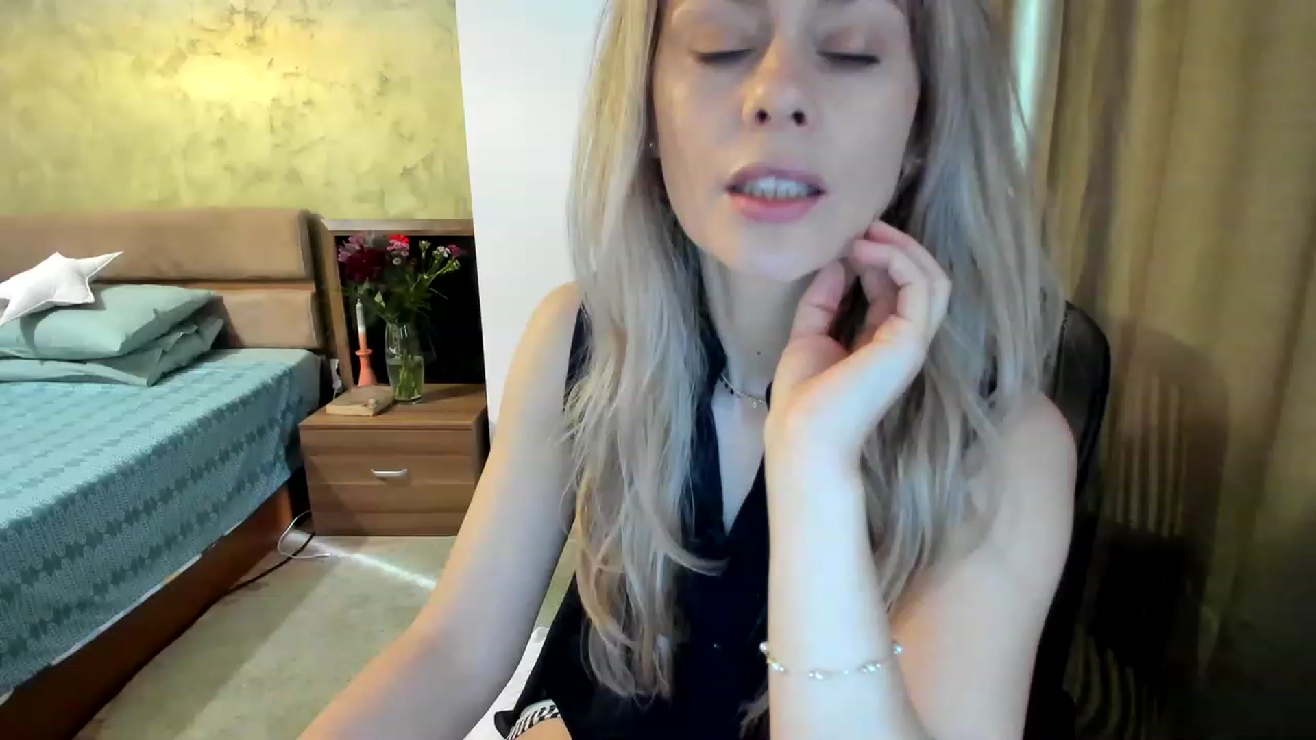 Gallery image thumbnail from DebraPaige's myfreecams stream on, 03/20/2023, 08:20 image 20 of 20