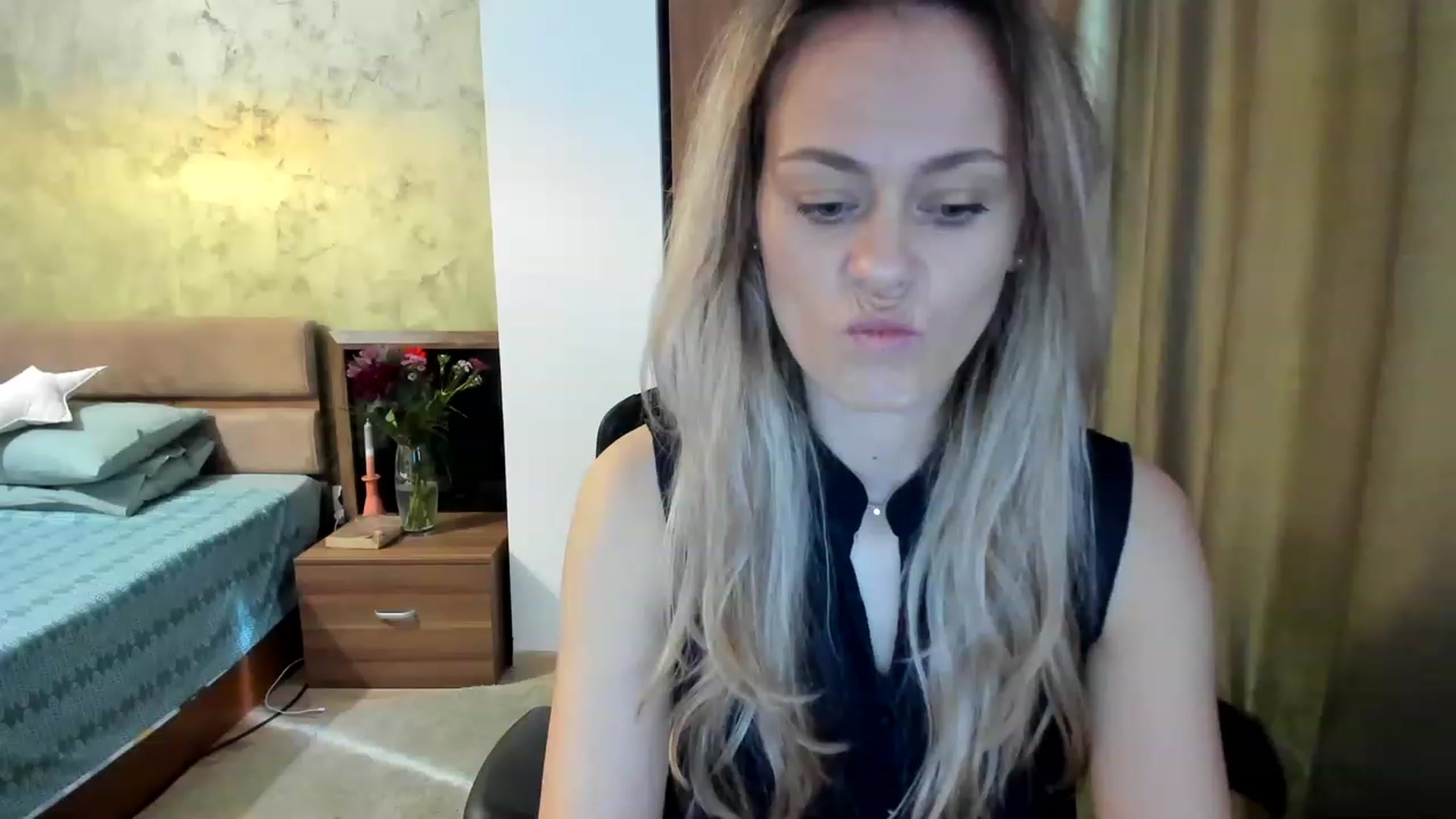 Gallery image thumbnail from DebraPaige's myfreecams stream on, 03/20/2023, 08:20 image 9 of 20