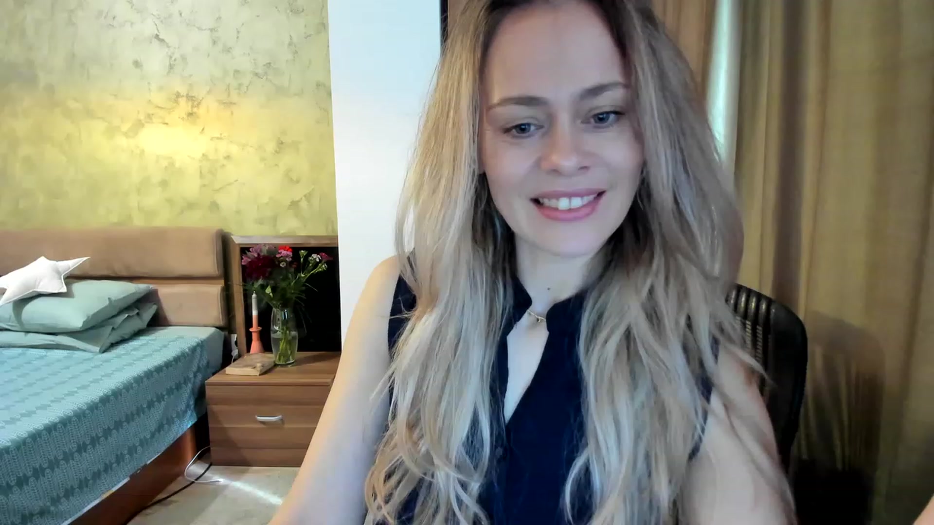 Gallery image thumbnail from DebraPaige's myfreecams stream on, 03/20/2023, 08:20 image 18 of 20