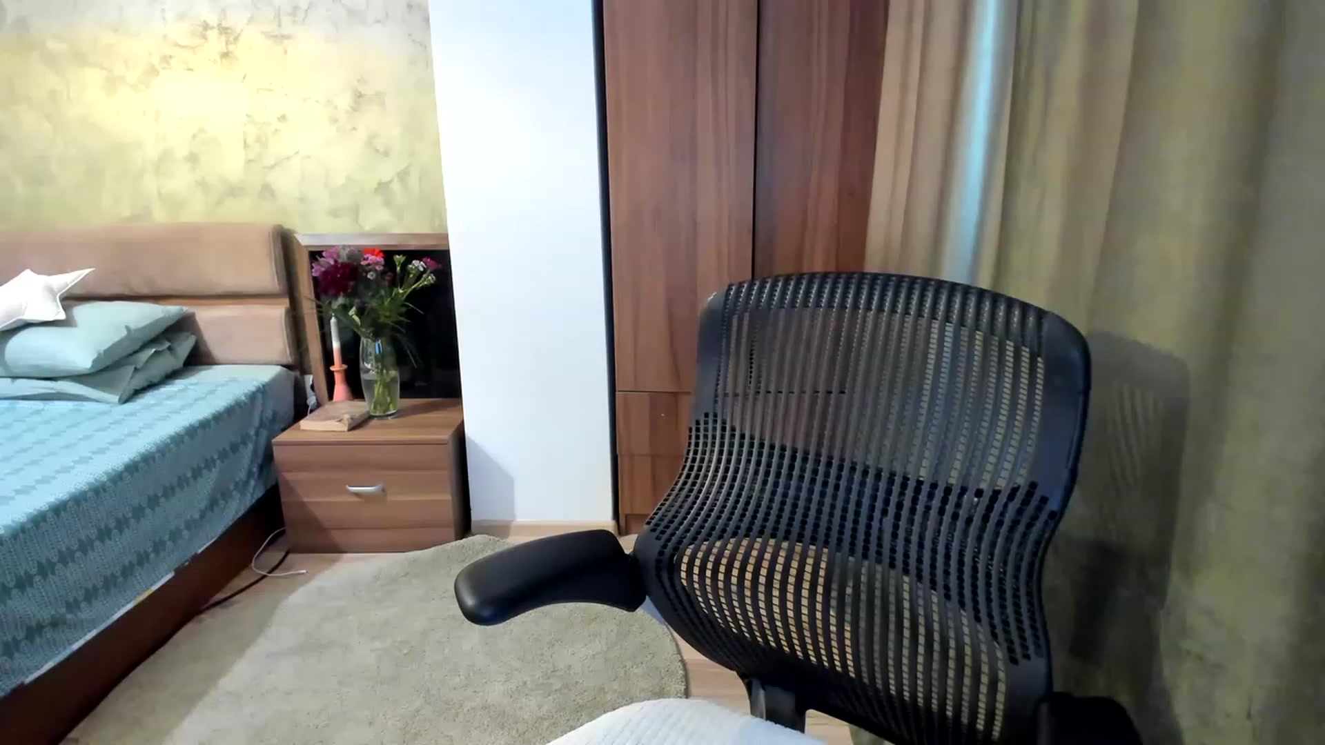 Gallery image thumbnail from DebraPaige's myfreecams stream on, 03/20/2023, 11:06 image 12 of 20