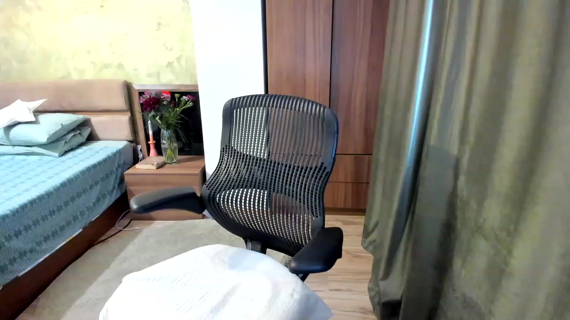 Gallery image thumbnail from DebraPaige's myfreecams stream on, 03/20/2023, 13:43 image 6 of 20