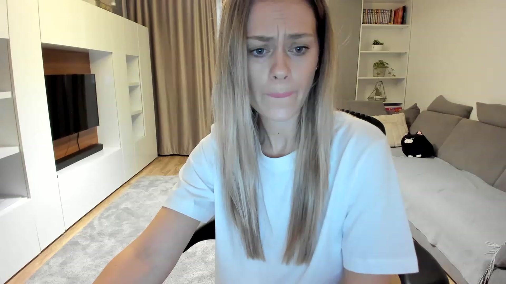 Gallery image thumbnail from DebraPaige's myfreecams stream on, 03/22/2023, 07:53 image 3 of 20