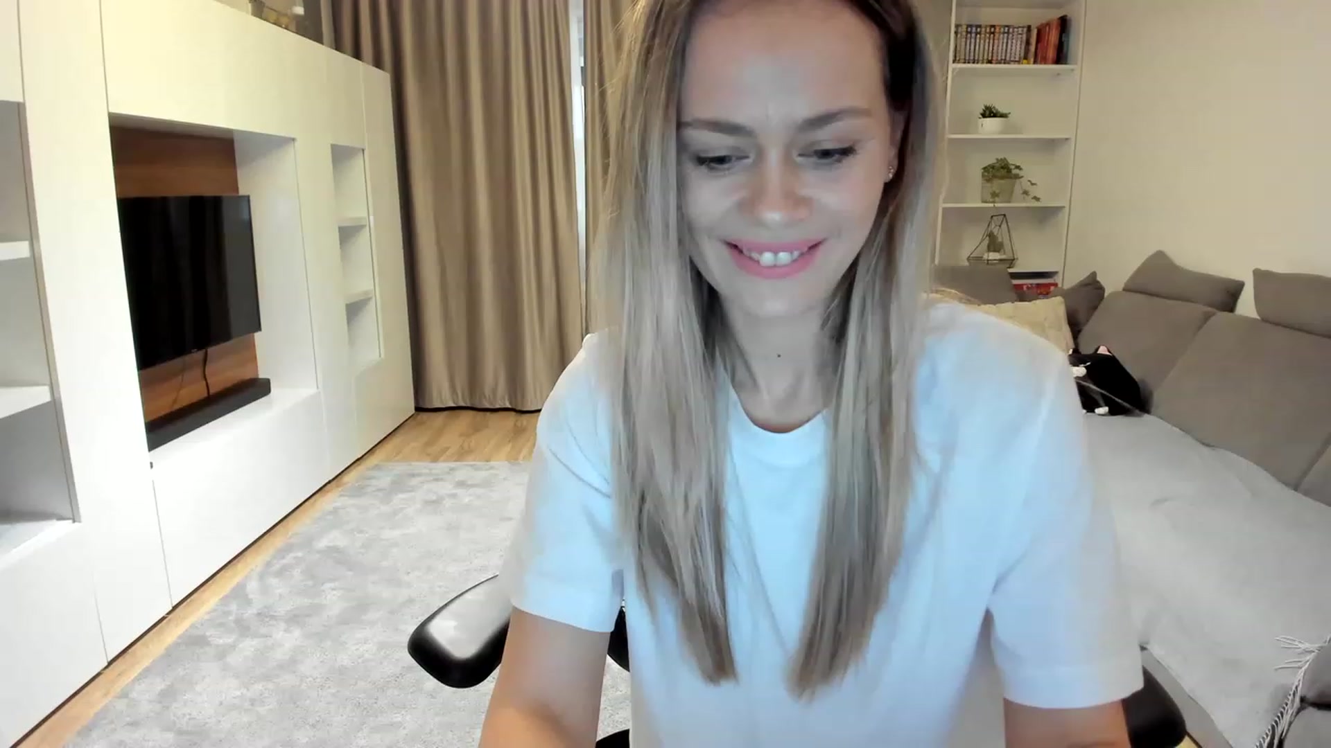 Gallery image thumbnail from DebraPaige's myfreecams stream on, 03/22/2023, 07:53 image 2 of 20