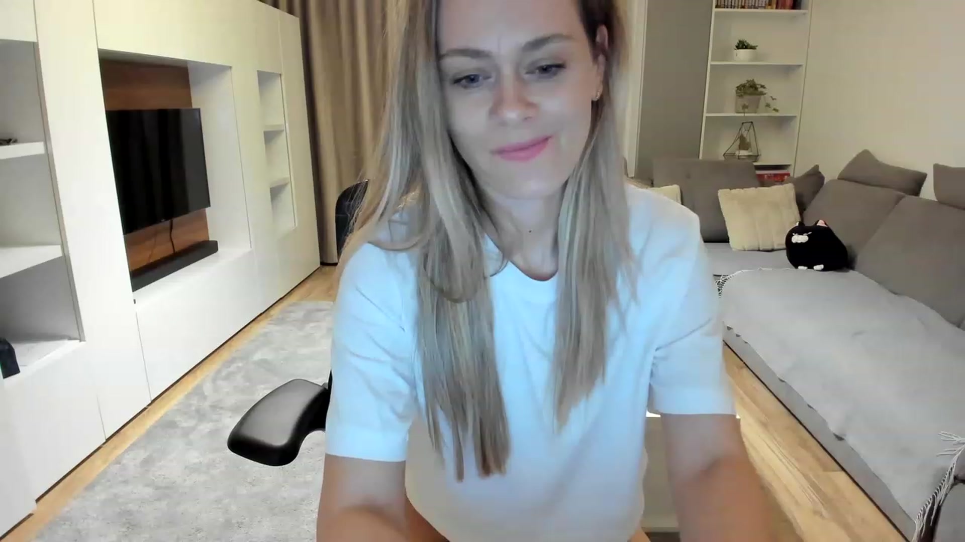 Gallery image thumbnail from DebraPaige's myfreecams stream on, 03/22/2023, 10:51 image 10 of 20