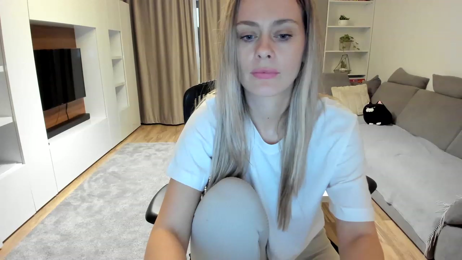 Gallery image thumbnail from DebraPaige's myfreecams stream on, 03/22/2023, 10:51 image 19 of 20