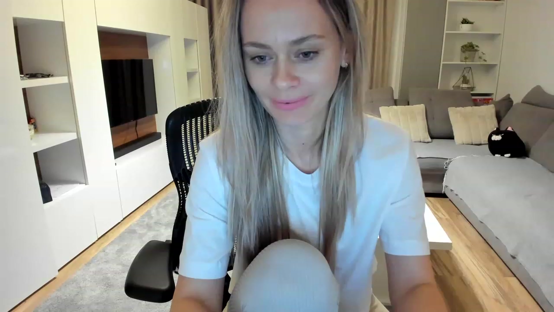 Gallery image thumbnail from DebraPaige's myfreecams stream on, 03/22/2023, 12:59 image 15 of 20