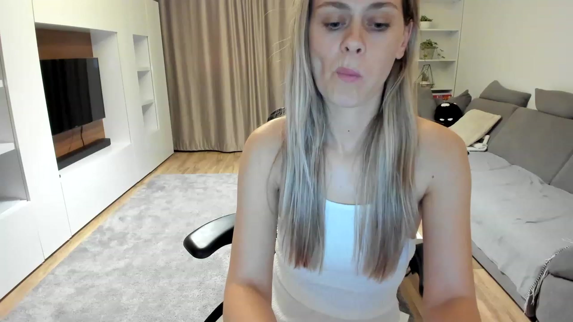 Gallery image thumbnail from DebraPaige's myfreecams stream on, 03/23/2023, 14:27 image 16 of 20