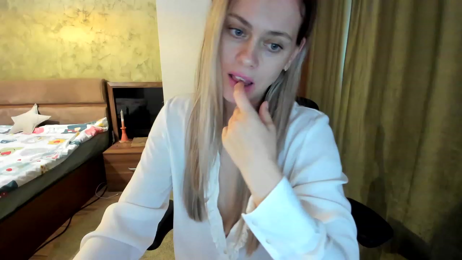 Gallery image thumbnail from DebraPaige's myfreecams stream on, 03/27/2023, 12:27 image 17 of 20