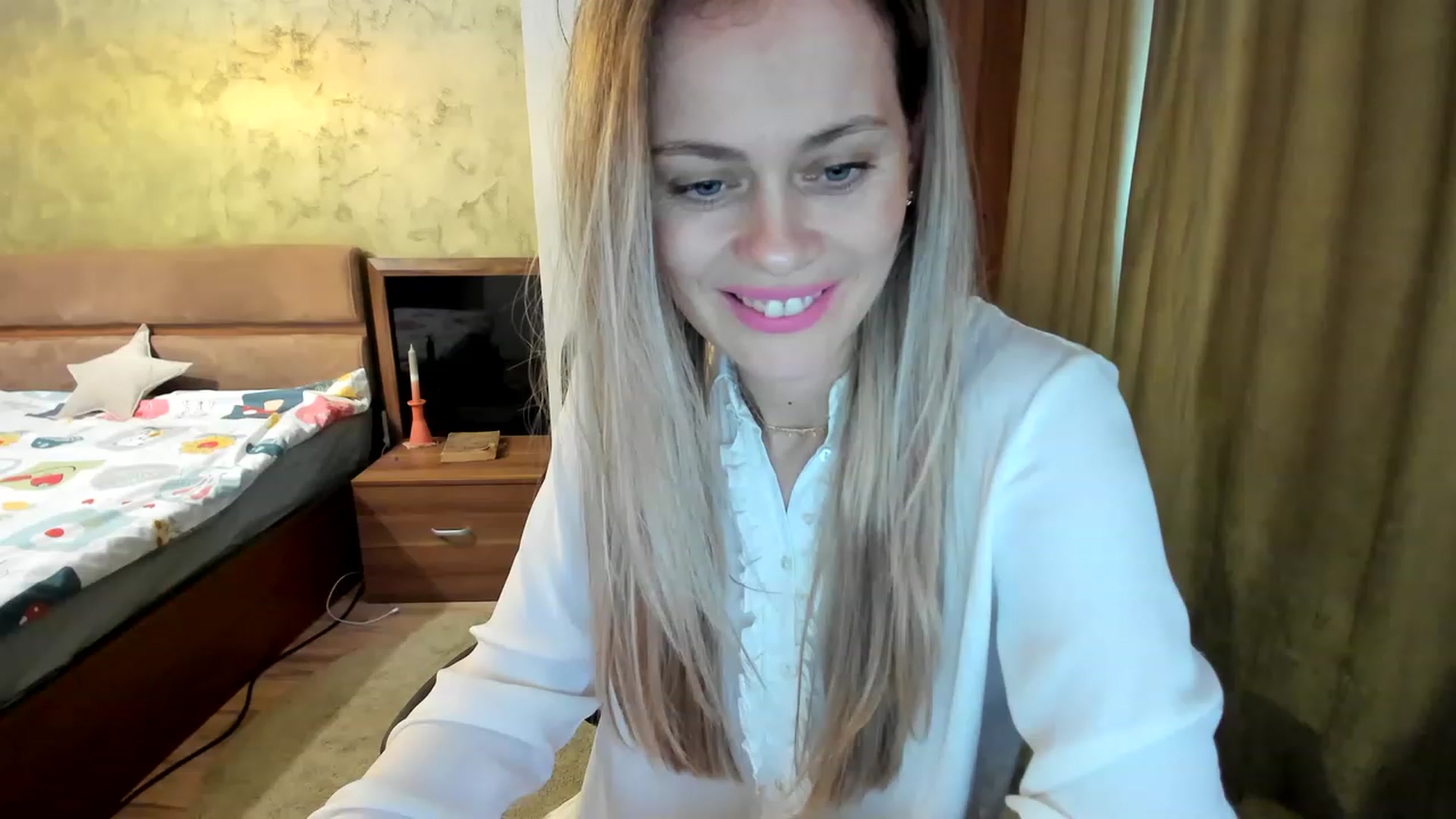 Gallery image thumbnail from DebraPaige's myfreecams stream on, 03/27/2023, 12:27 image 4 of 20