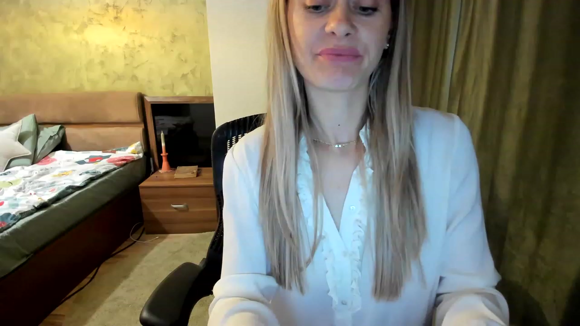 Gallery image thumbnail from DebraPaige's myfreecams stream on, 03/27/2023, 14:33 image 12 of 20