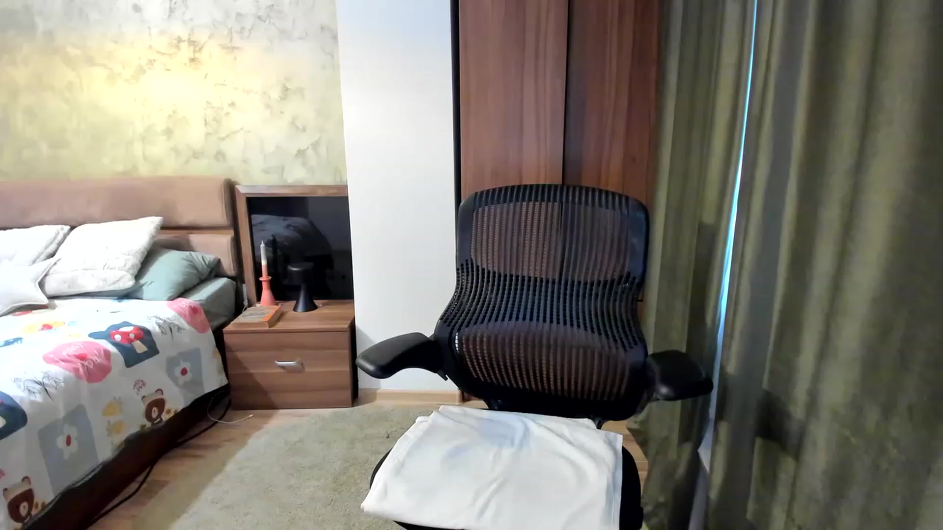 Gallery image thumbnail from DebraPaige's myfreecams stream on, 03/28/2023, 08:39 image 2 of 20