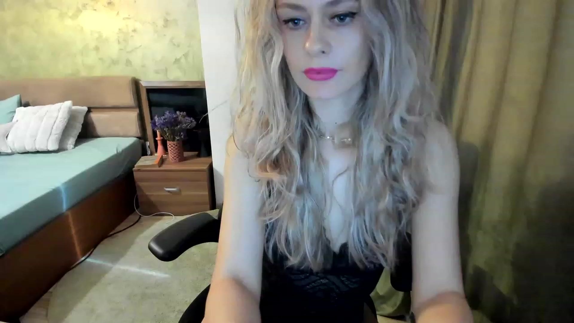 Gallery image thumbnail from DebraPaige's myfreecams stream on, 03/29/2023, 07:55 image 3 of 20