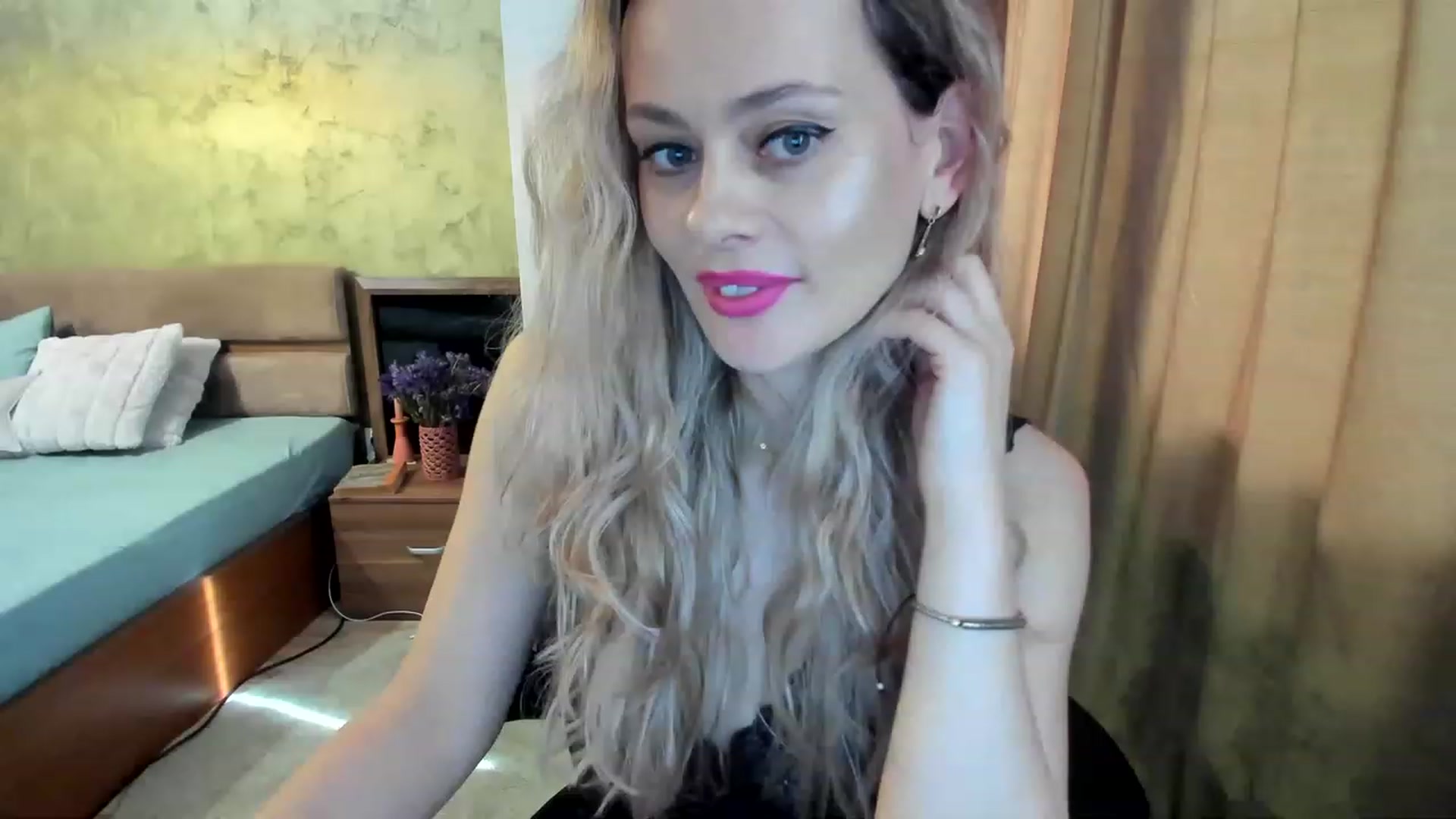 Gallery image thumbnail from DebraPaige's myfreecams stream on, 03/29/2023, 07:55 image 17 of 20