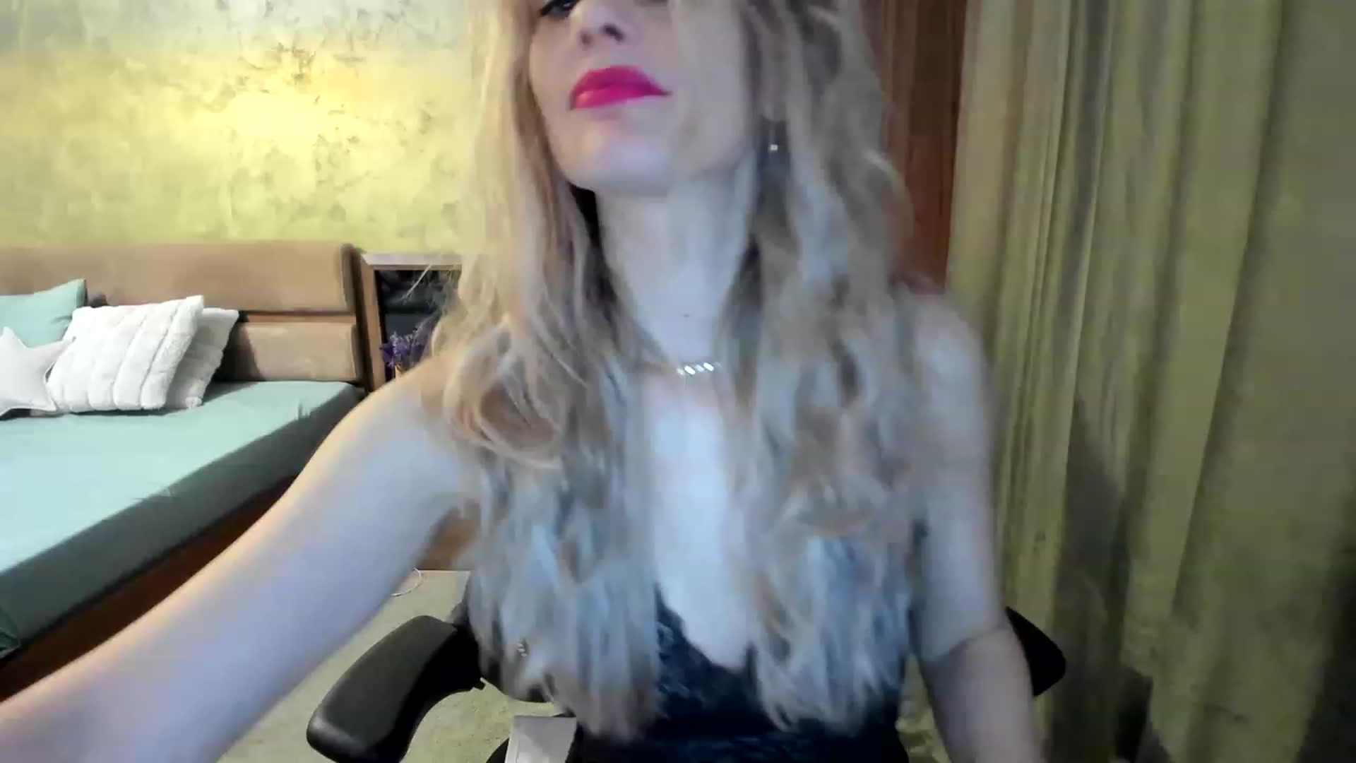 Gallery image thumbnail from DebraPaige's myfreecams stream on, 03/29/2023, 12:04 image 2 of 20