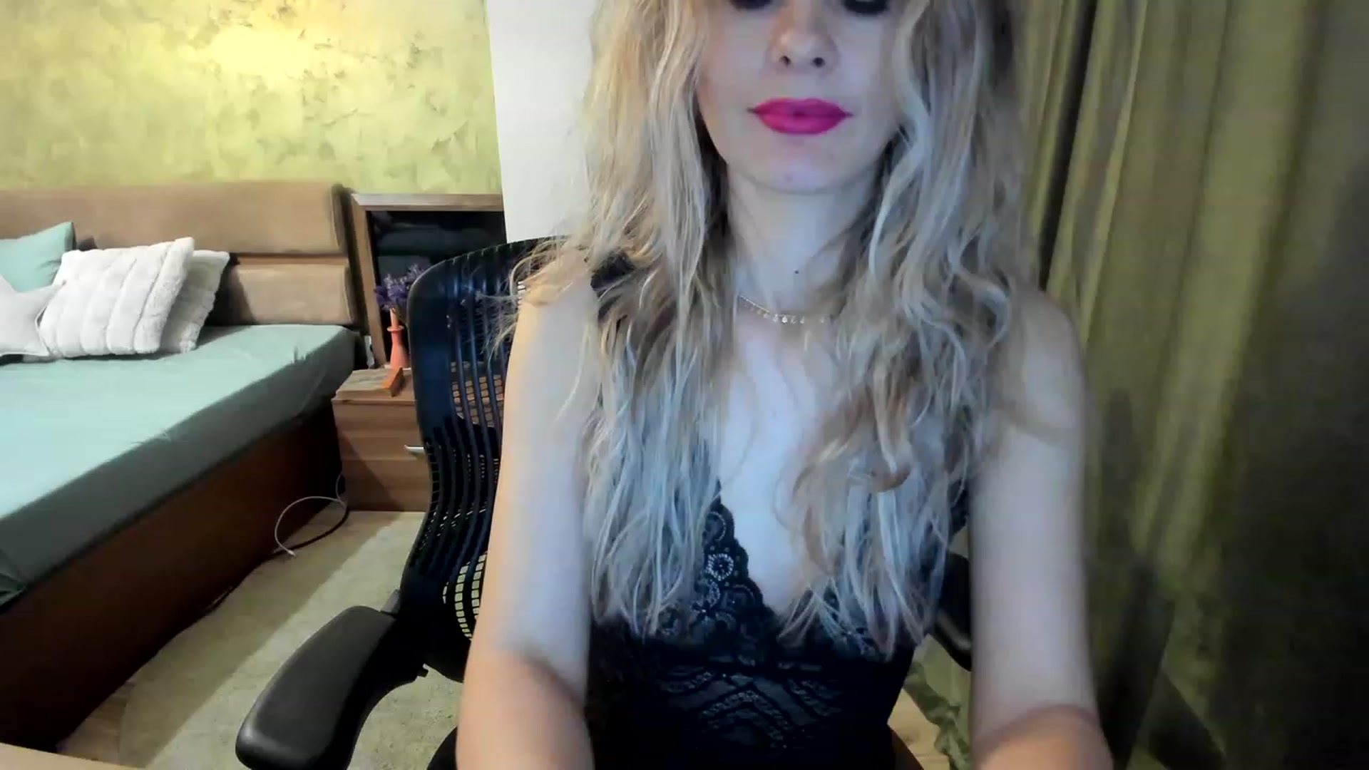 Gallery image thumbnail from DebraPaige's myfreecams stream on, 03/29/2023, 12:04 image 12 of 20