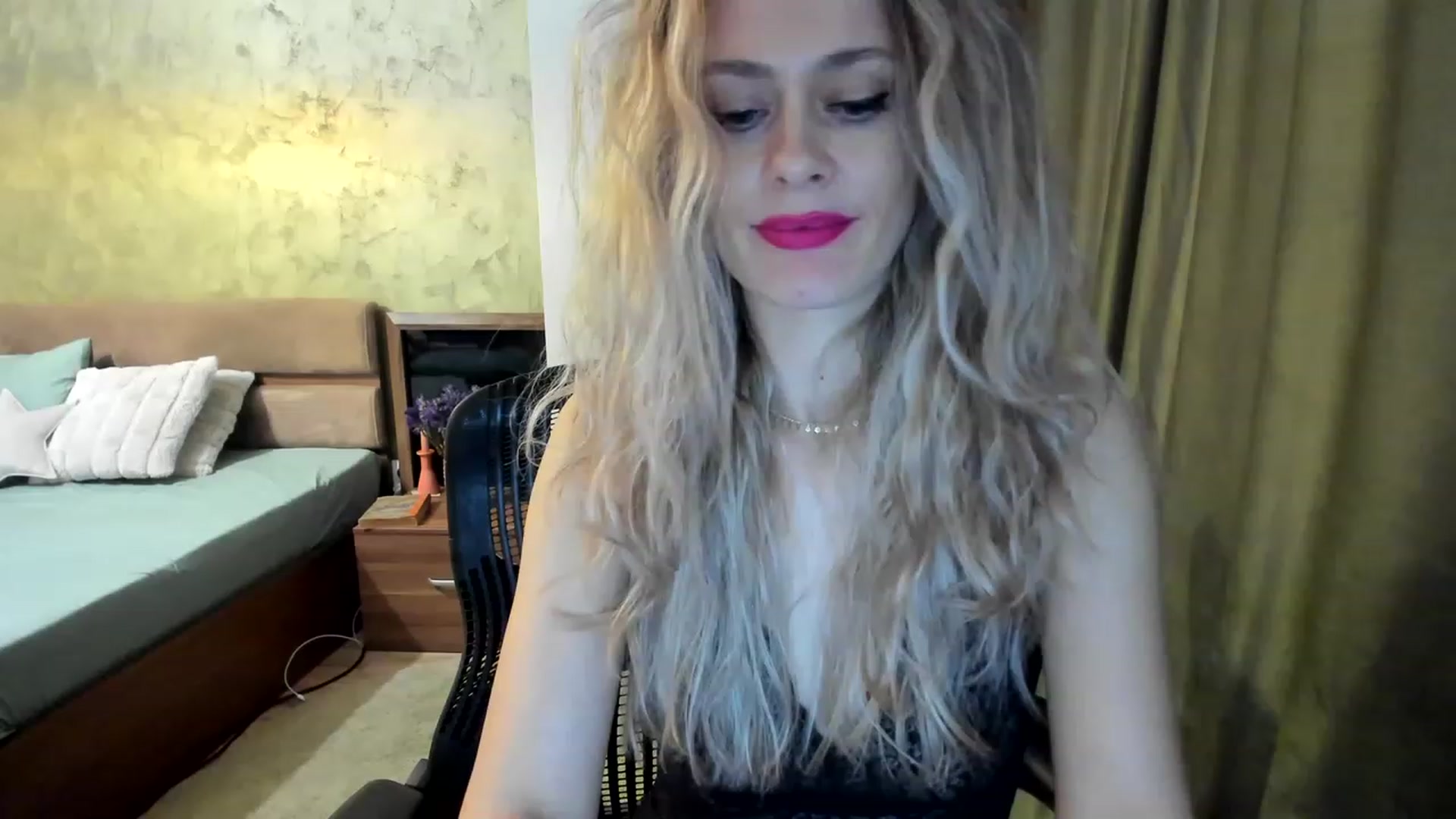Gallery image thumbnail from DebraPaige's myfreecams stream on, 03/29/2023, 12:04 image 13 of 20