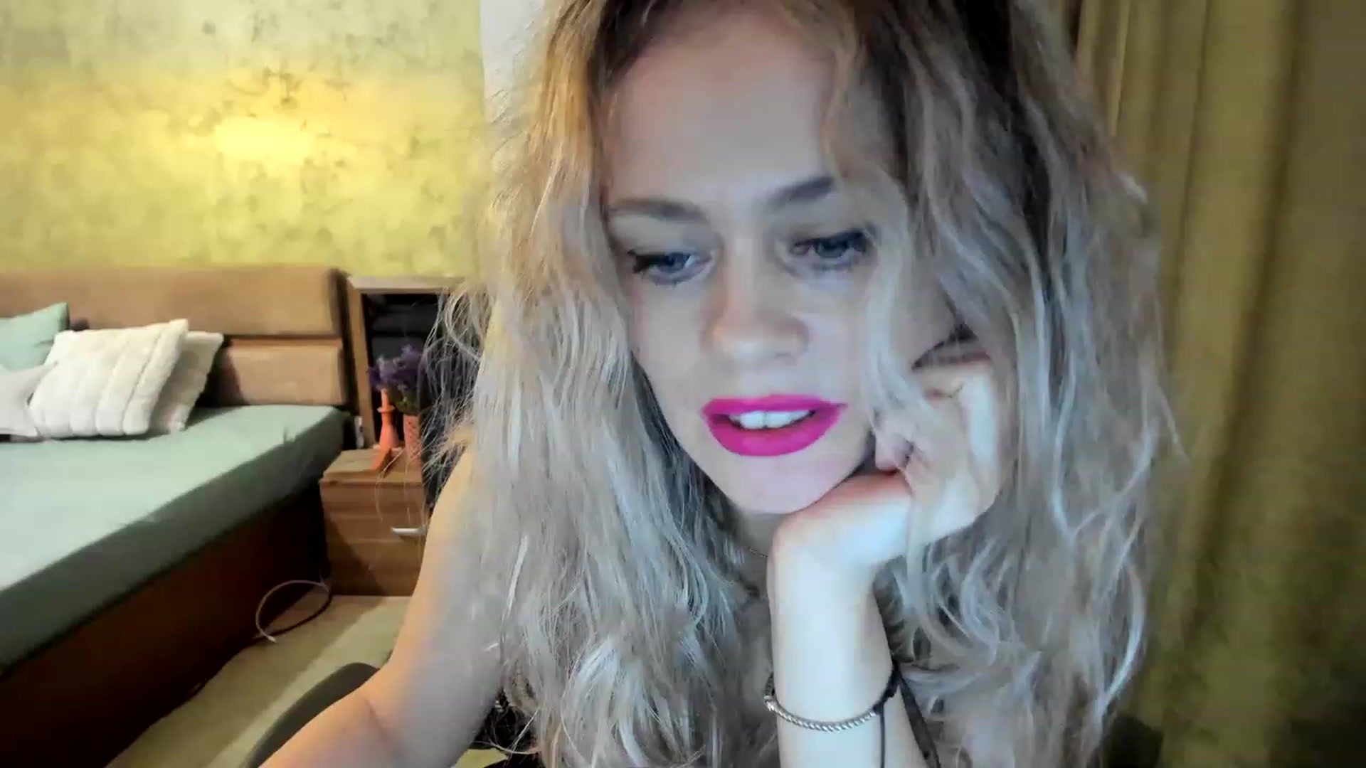 Gallery image thumbnail from DebraPaige's myfreecams stream on, 03/29/2023, 12:04 image 10 of 20