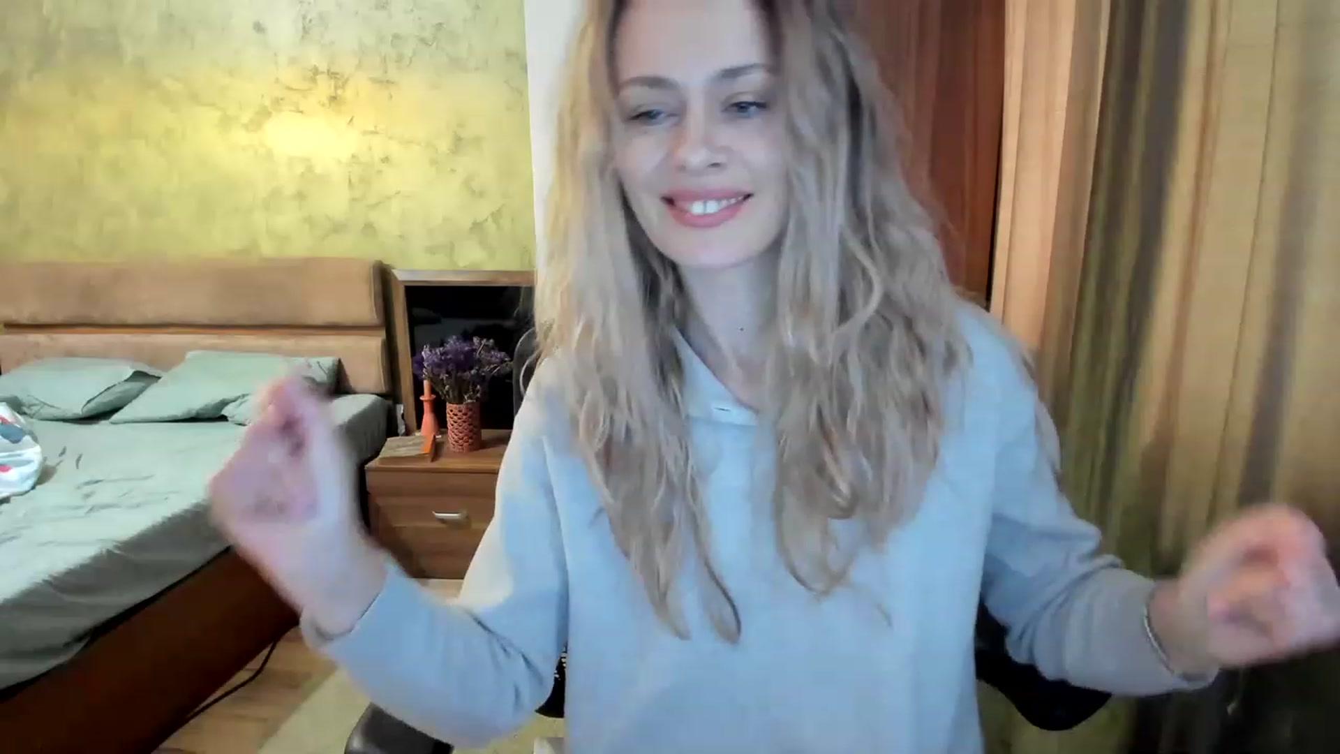 Gallery image thumbnail from DebraPaige's myfreecams stream on, 03/30/2023, 08:57 image 12 of 20