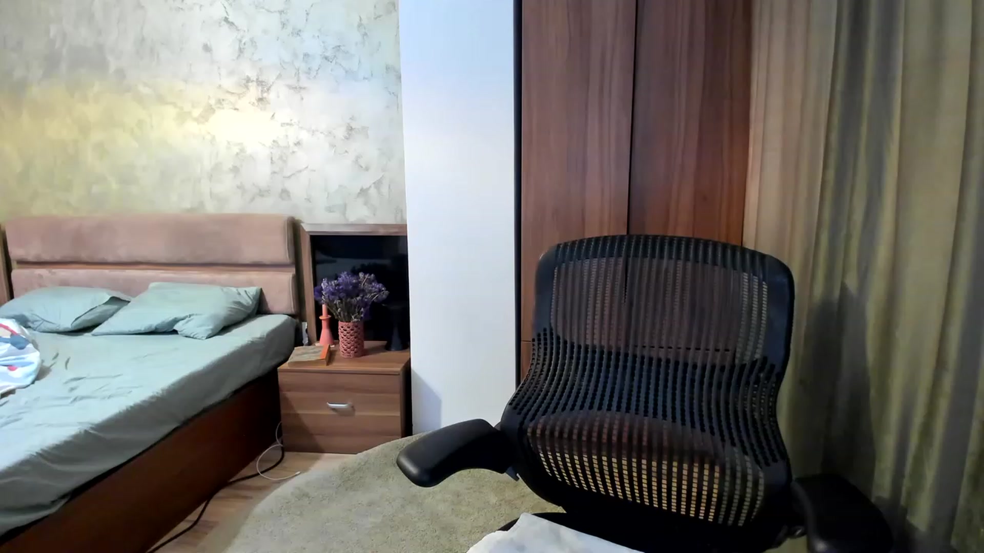 Gallery image thumbnail from DebraPaige's myfreecams stream on, 03/30/2023, 10:46 image 8 of 20