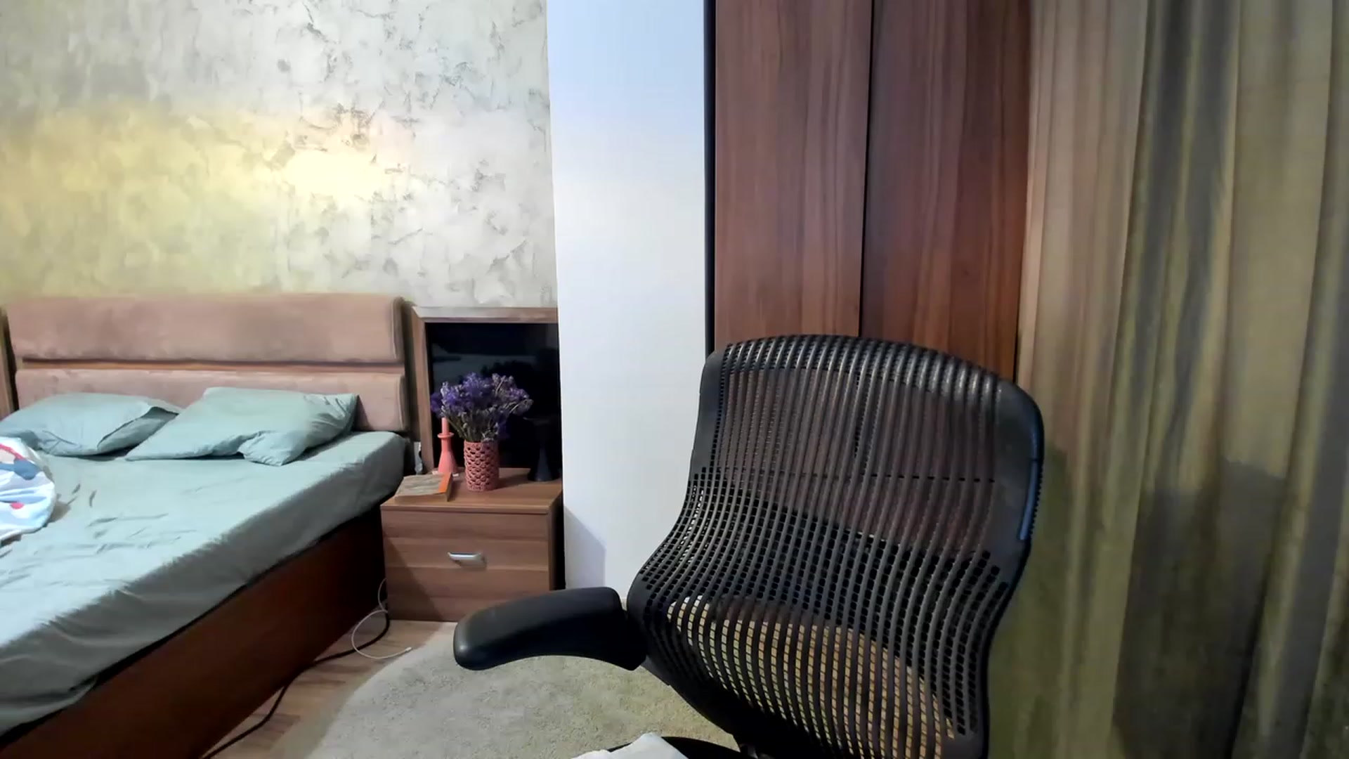 Gallery image thumbnail from DebraPaige's myfreecams stream on, 03/30/2023, 10:46 image 7 of 20