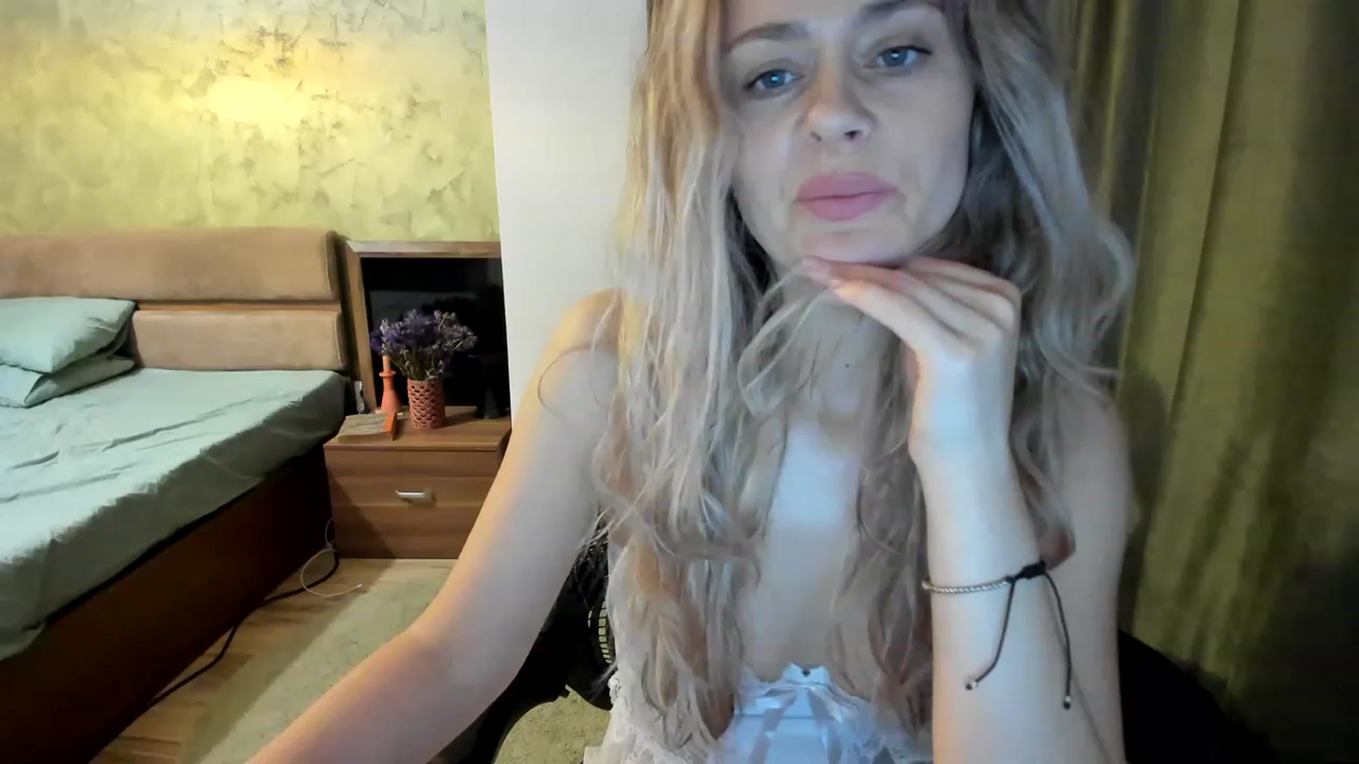 Gallery image thumbnail from DebraPaige's myfreecams stream on, 03/30/2023, 12:57 image 9 of 20