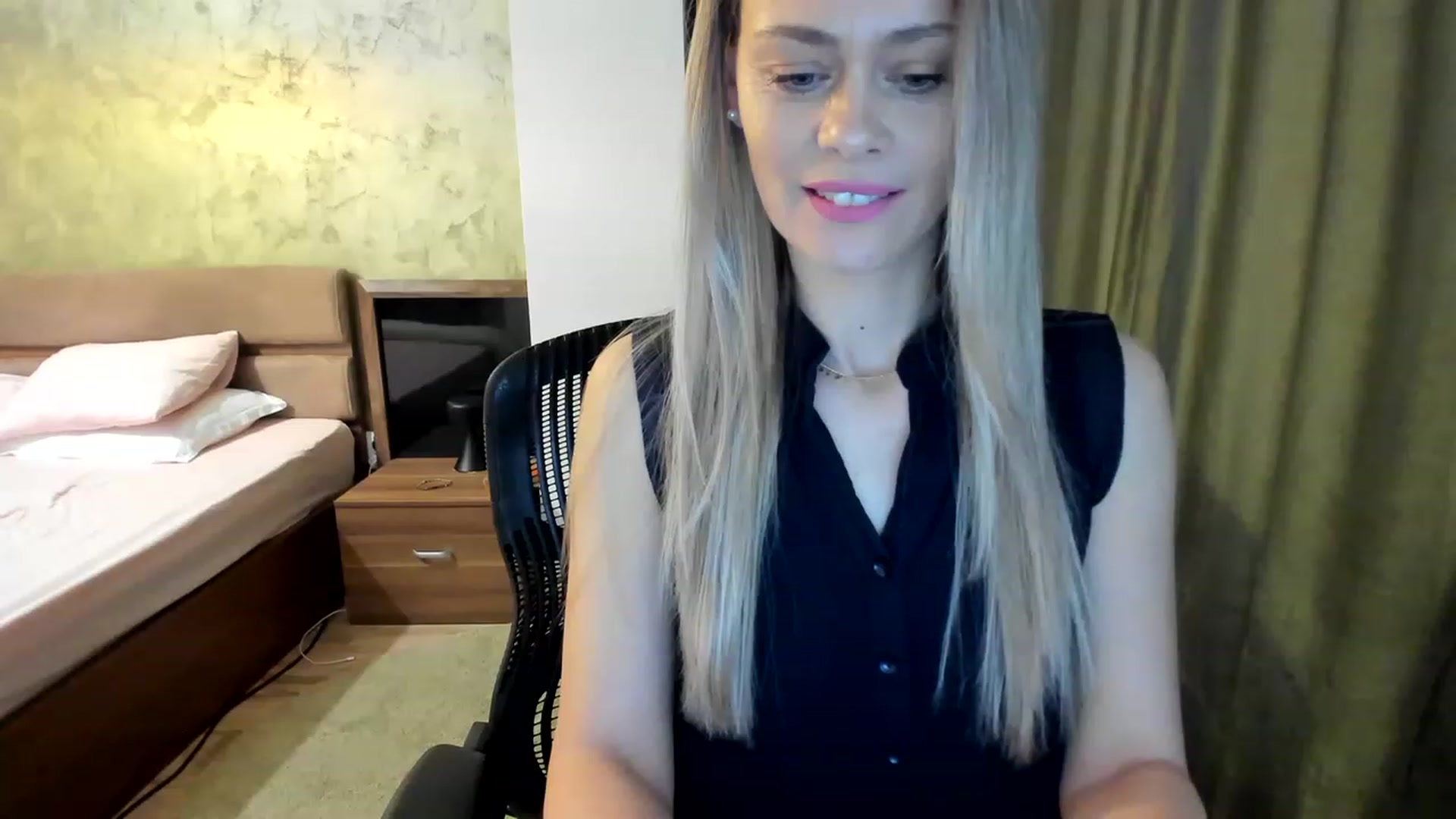 Gallery image thumbnail from DebraPaige's myfreecams stream on, 04/03/2023, 06:28 image 14 of 20