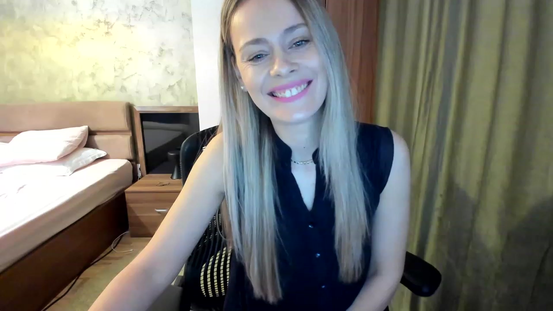 Gallery image thumbnail from DebraPaige's myfreecams stream on, 04/03/2023, 06:28 image 5 of 20