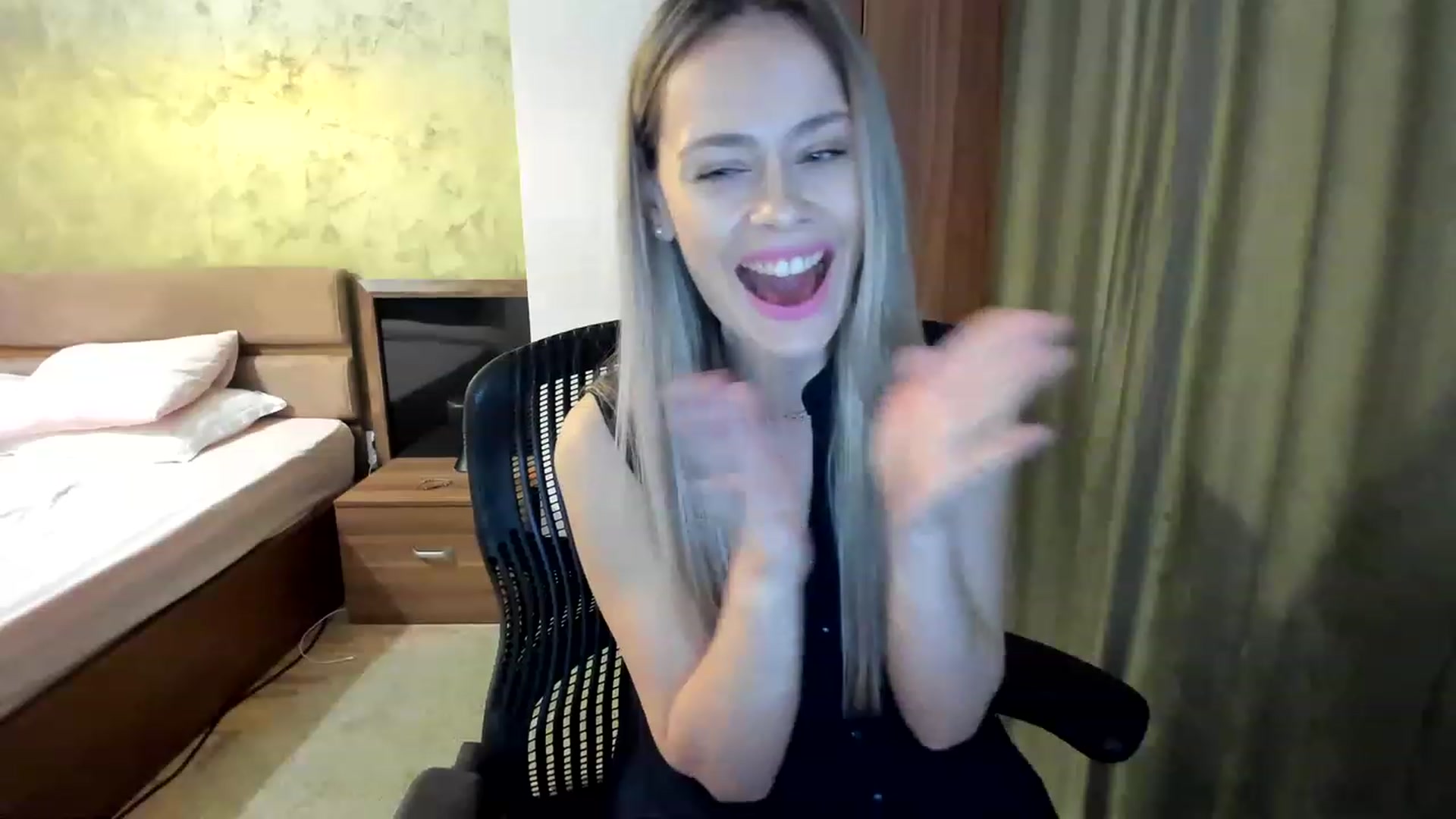 Gallery image thumbnail from DebraPaige's myfreecams stream on, 04/03/2023, 06:28 image 10 of 20