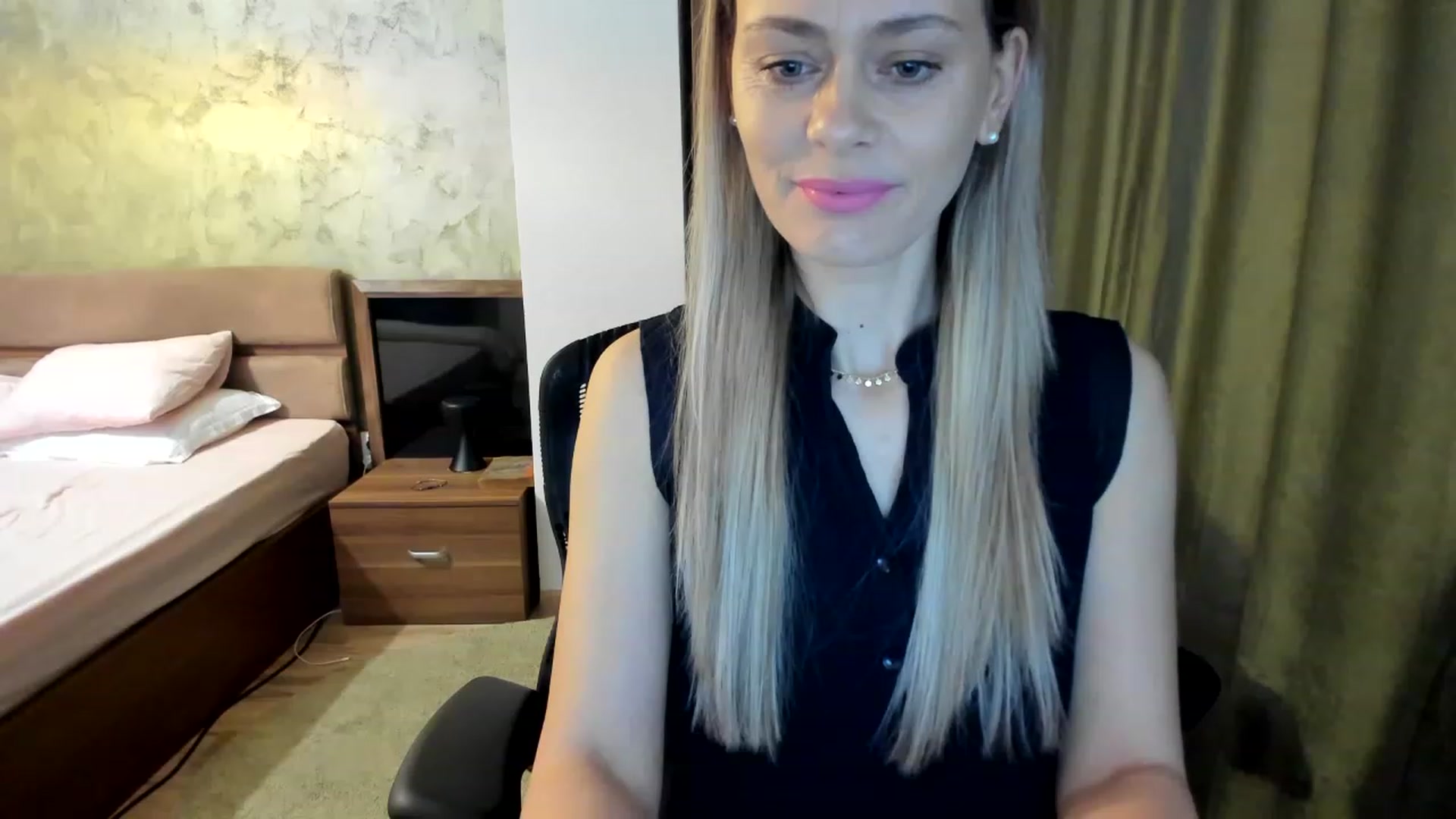 Gallery image thumbnail from DebraPaige's myfreecams stream on, 04/03/2023, 06:28 image 2 of 20