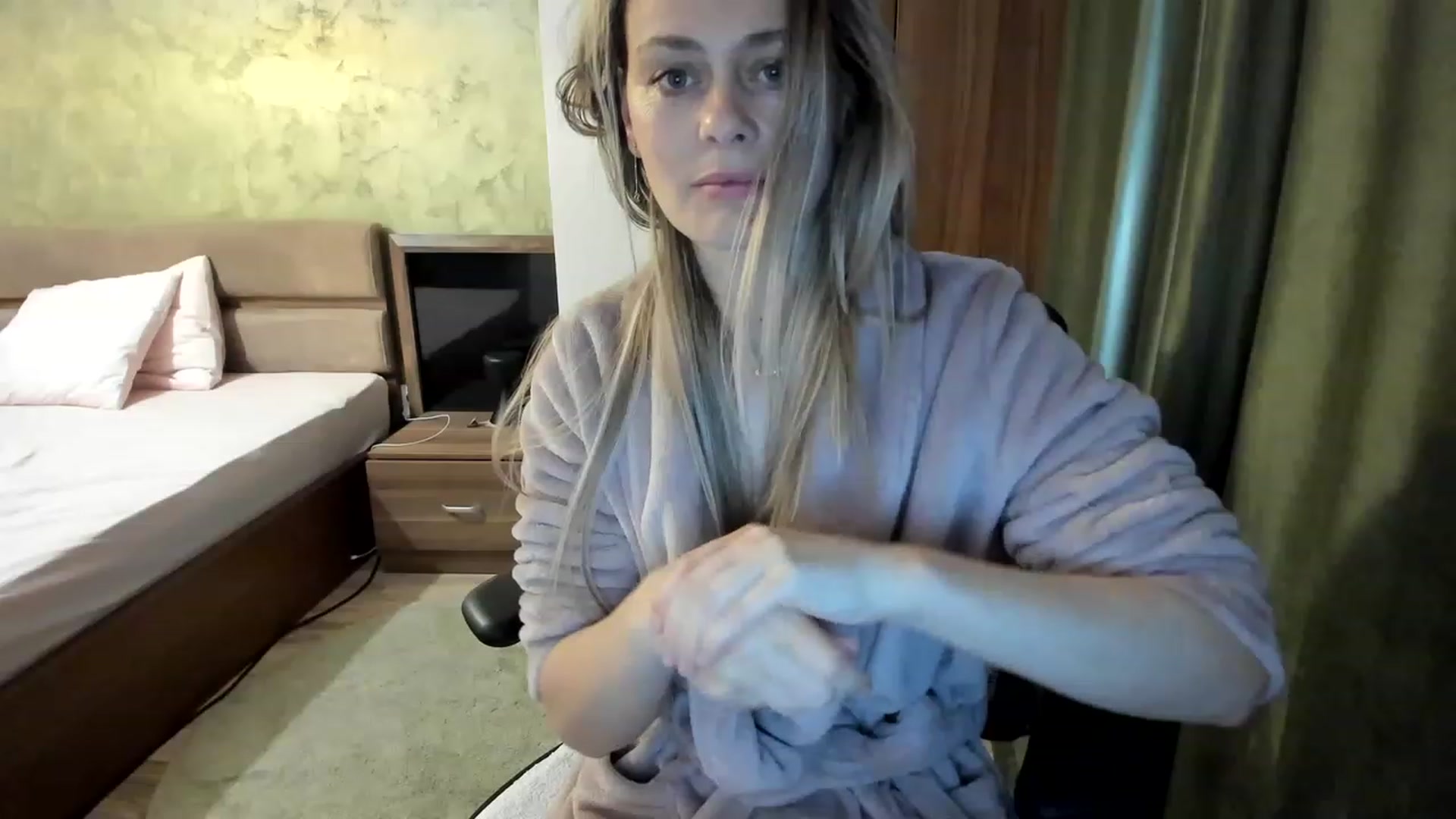 Gallery image thumbnail from DebraPaige's myfreecams stream on, 04/05/2023, 13:12 image 19 of 20
