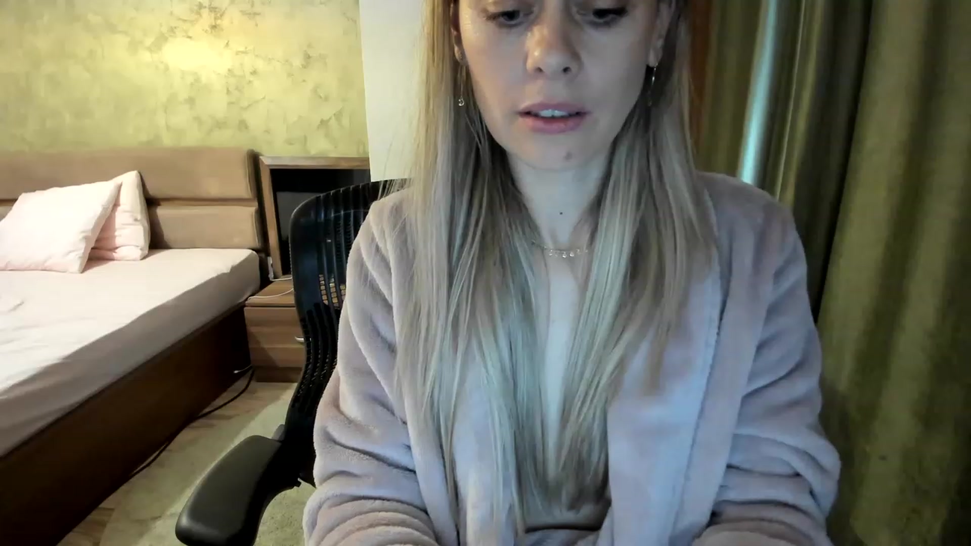 Gallery image thumbnail from DebraPaige's myfreecams stream on, 04/05/2023, 13:12 image 15 of 20