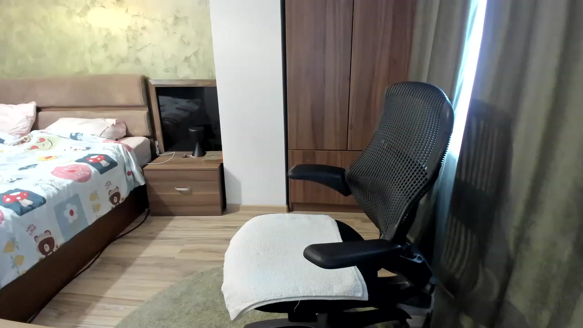 Gallery image thumbnail from DebraPaige's myfreecams stream on, 04/06/2023, 12:42 image 15 of 20